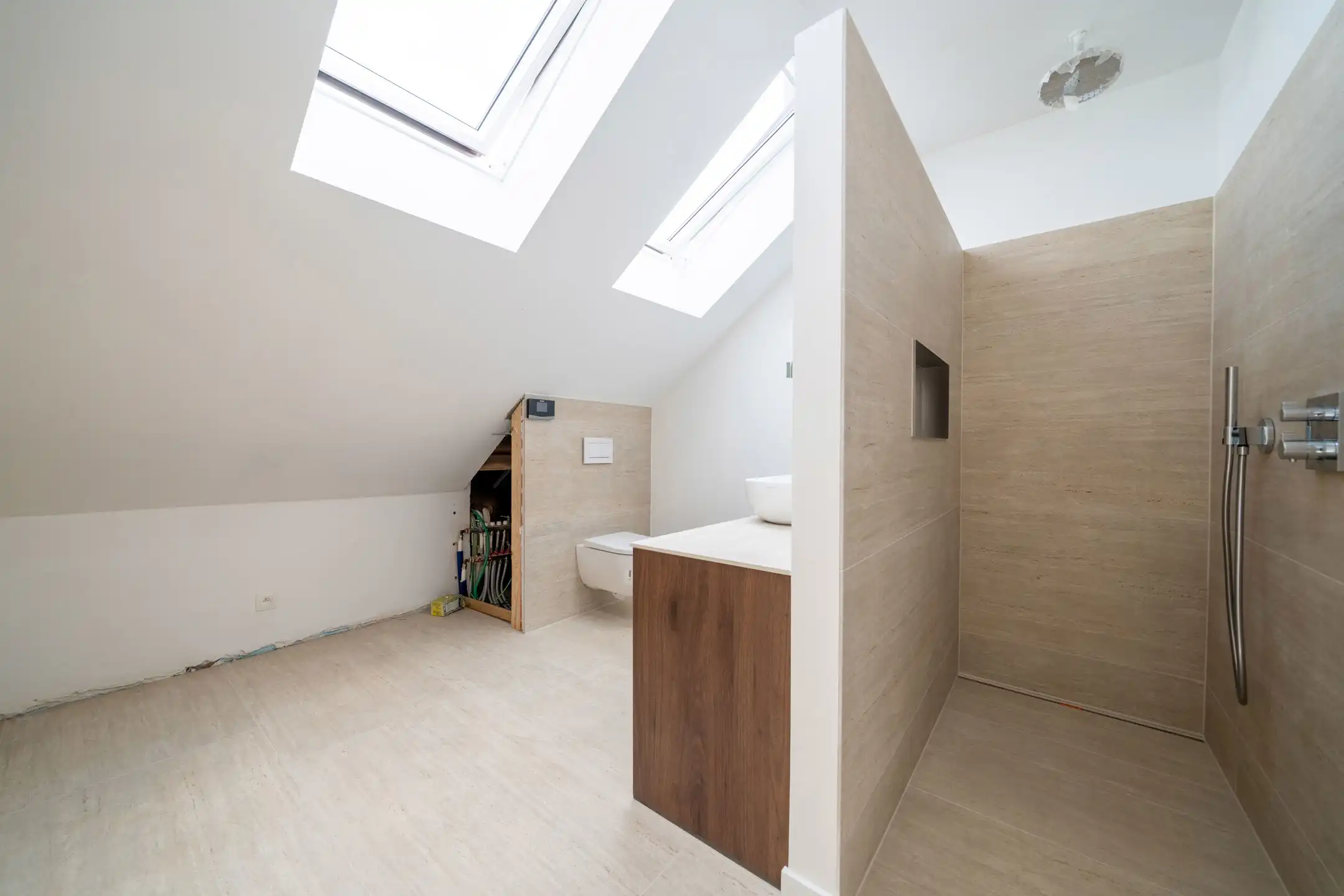 Hoogwaardig afgewerkte vernieuwbouwwoning in rustig straatje foto 15
