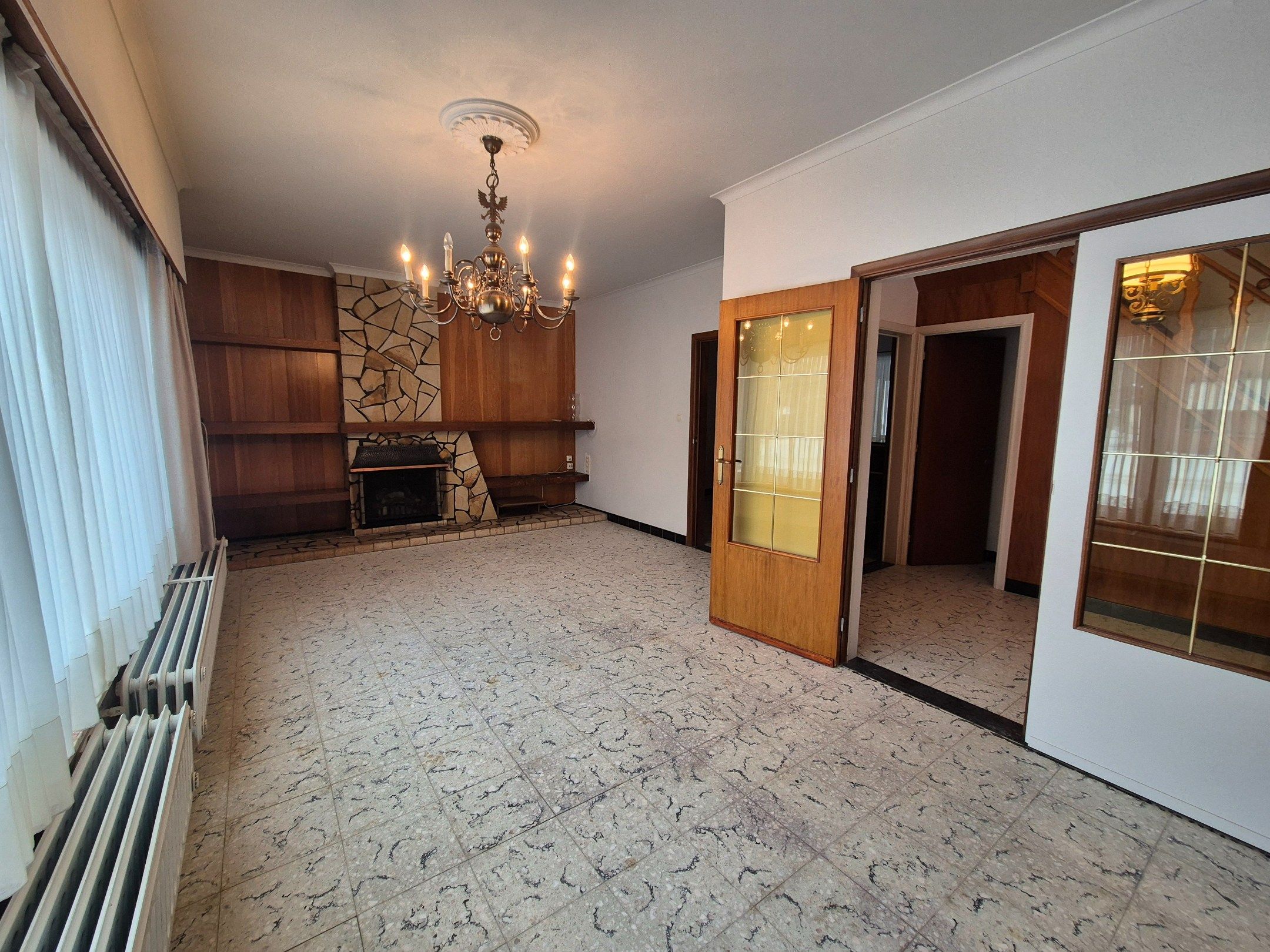 Halfopen gezinswoning met 4 slpkmrs op ruim perceel foto 9