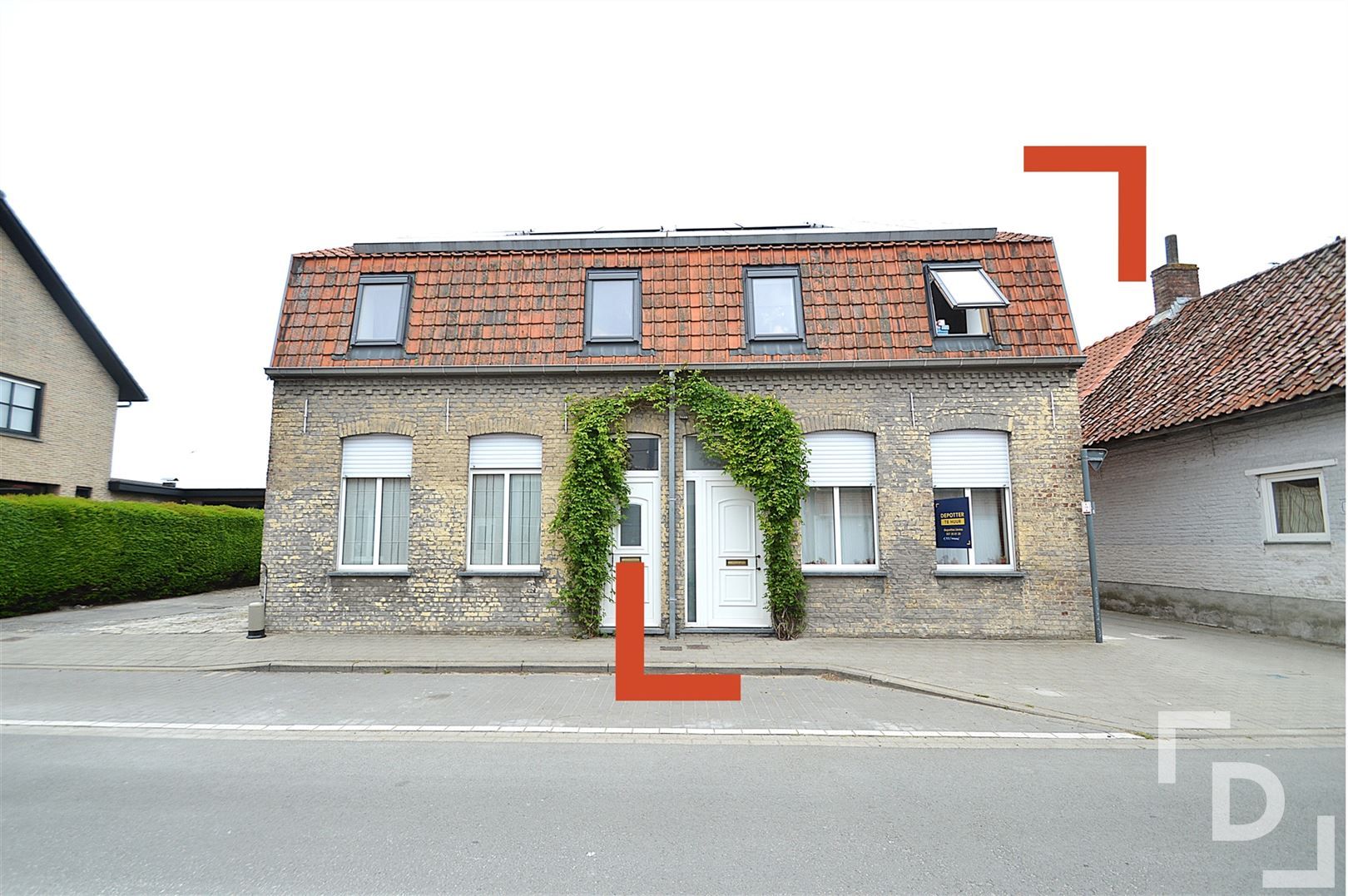 Gezellige stadswoning met tuintje &amp; garage. foto {{pictureIndex}}