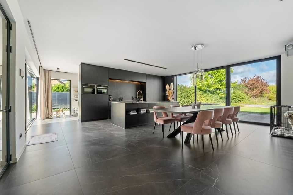 UNIEKE LUXUEUZE VILLA OP EEN PRACHTIG PERCEEL VAN 28A50CA IN SINT-TRUIDEN foto 20