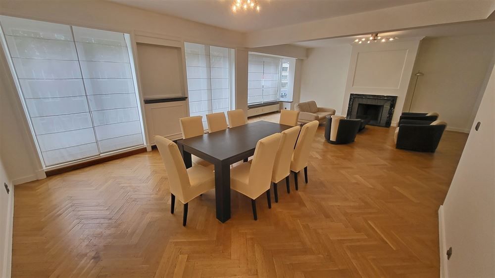 Ruim appartement met terrassen + optie  garagebox foto {{pictureIndex}}