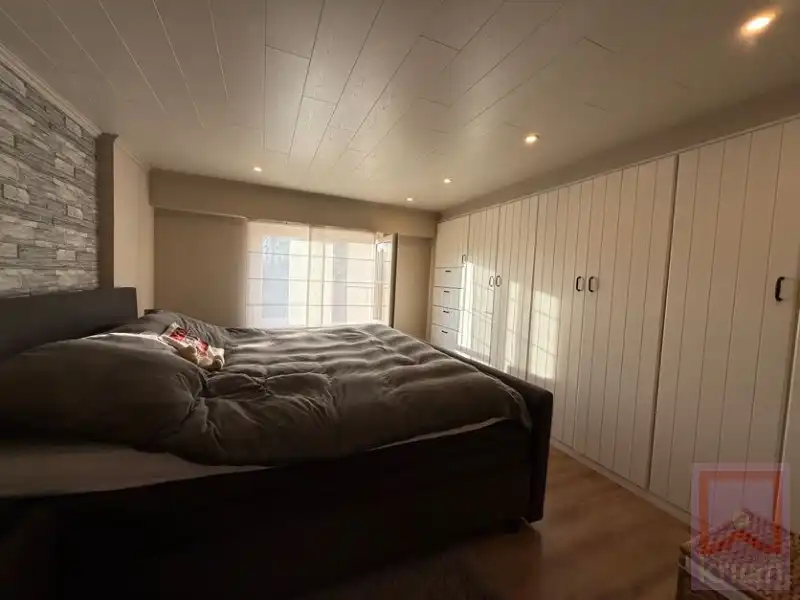 Instapklare gerenoveerde woning met 4 slaapkamers, zonnepanelen en thuisbatterij foto 26