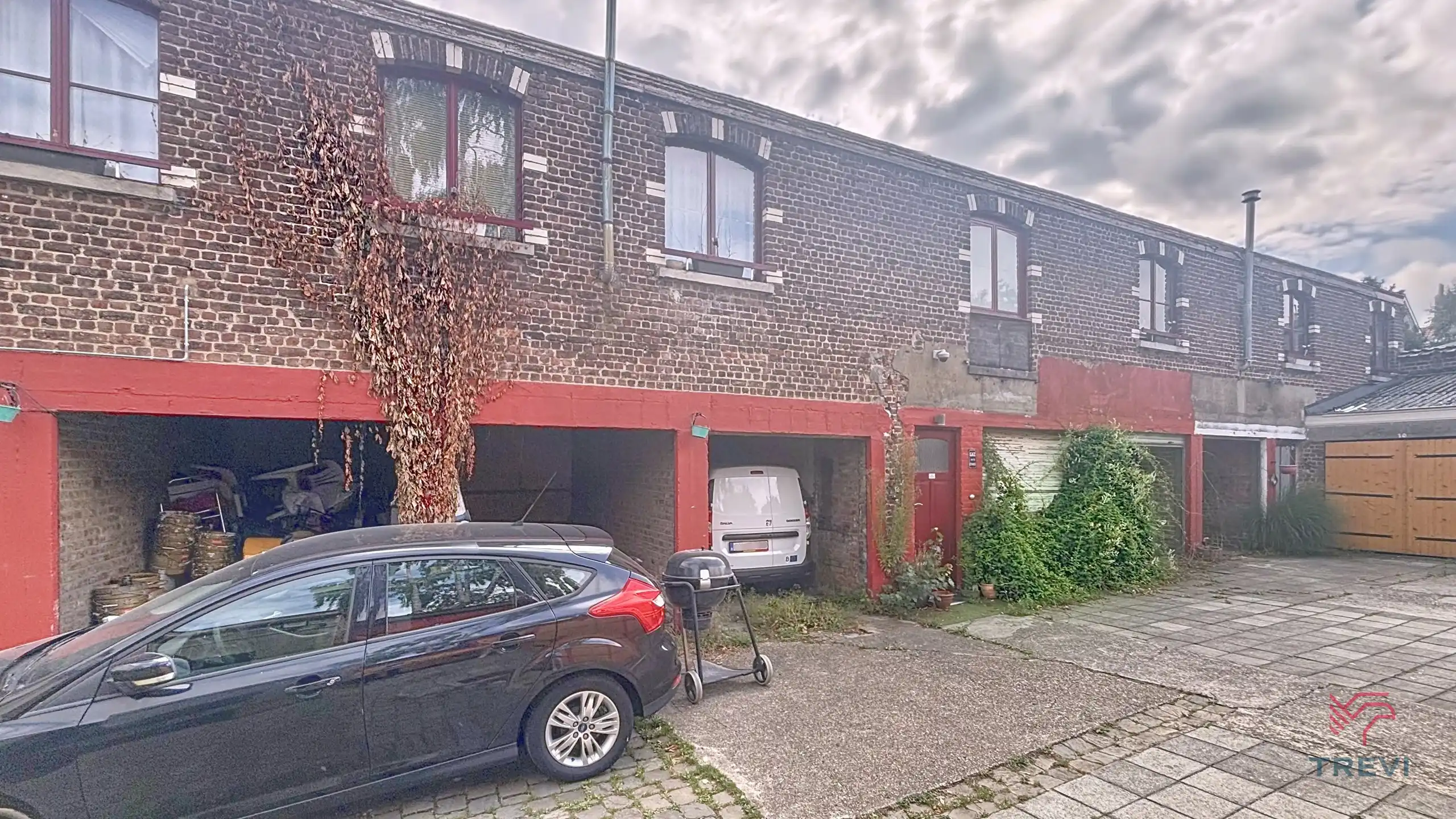 SET VAN 7 GARAGES, IDEAAL ALS INVESTERING foto 3