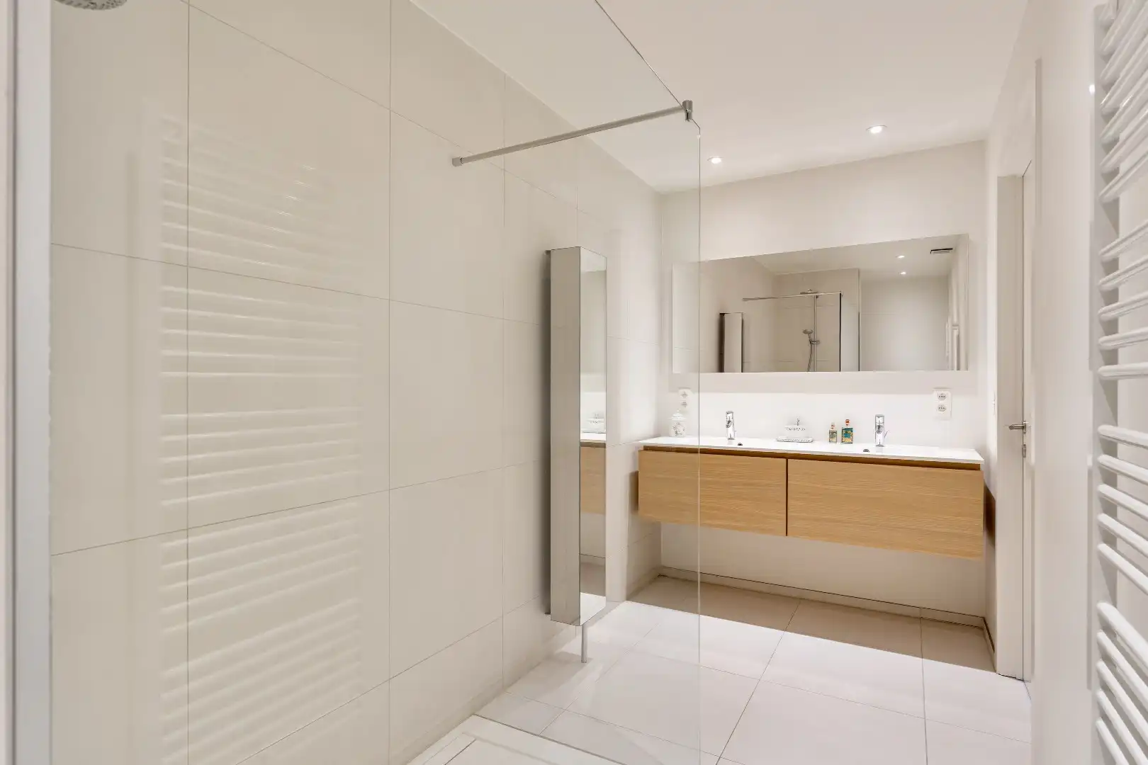 Exclusief penthouse met ruim terras, 2 slpk, dubbele autostaanplaats, centrum Genk foto 20