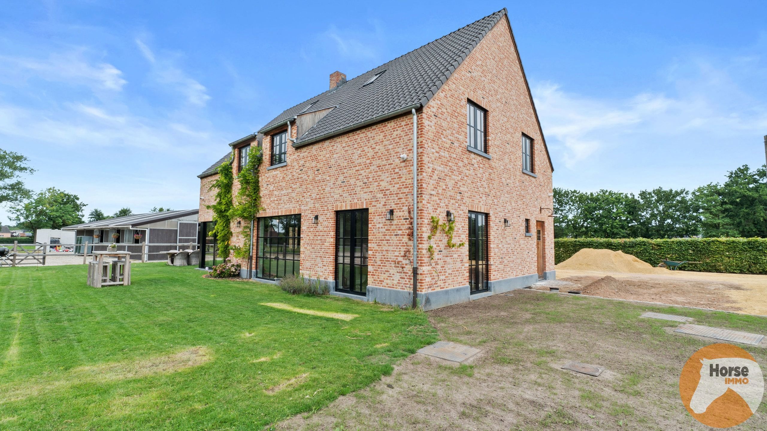 HEIST-OP-DEN-BERG - Recente landelijke woning met stallen foto 3