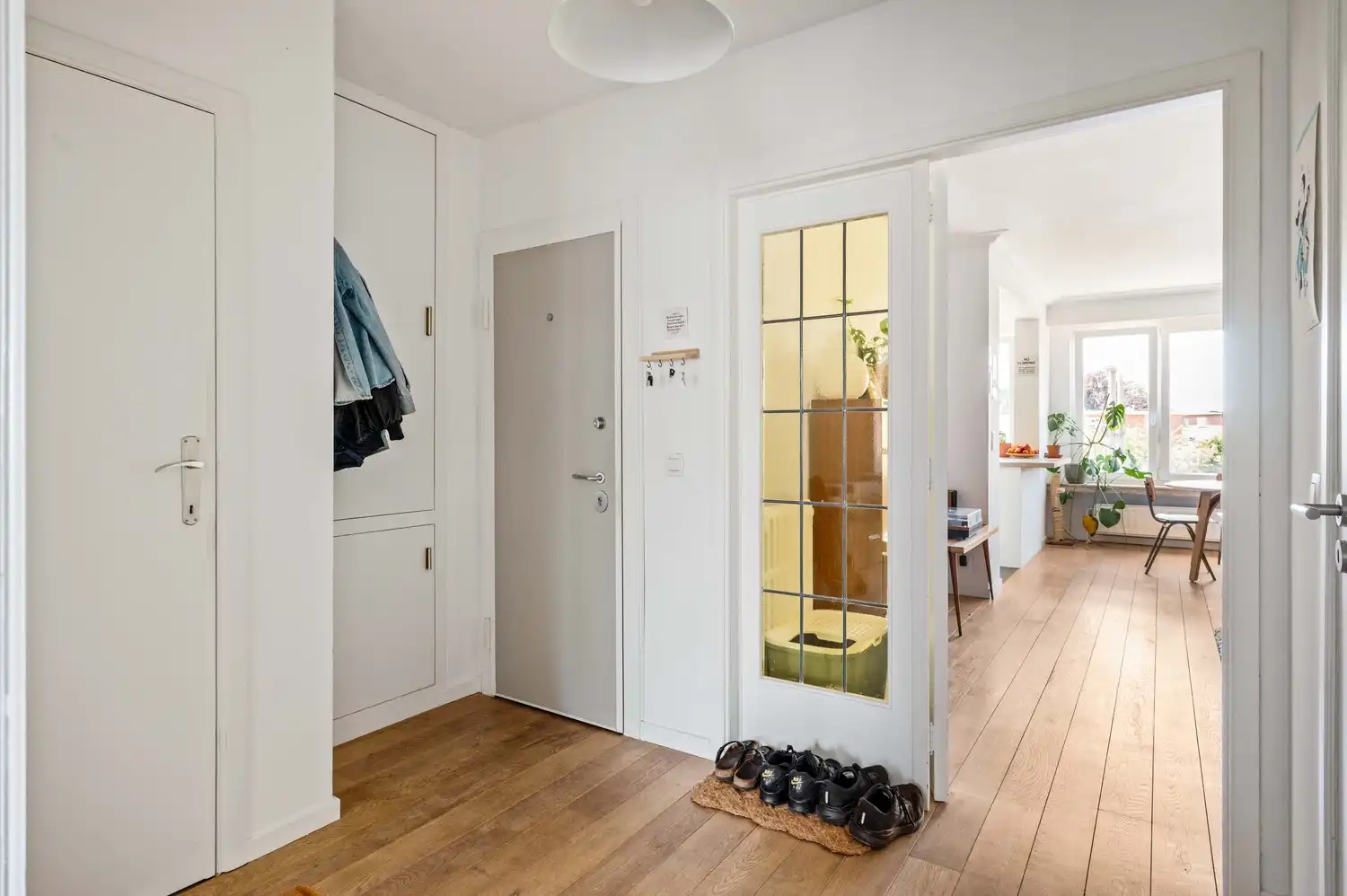 Gunstig gelegen, gerenoveerd 2 slaapkamer appartement met privatieve tuin! foto 9
