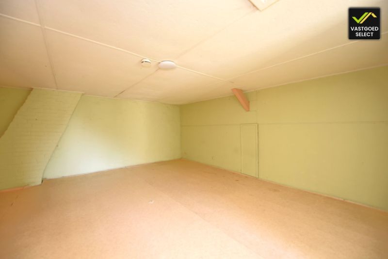 Vastgoed Select: Woning met mogelijkheden in het centrum van Sint-Laureins – 3 slaapkamers, garage en gelegen aan het Leopoldkanaal. foto 8