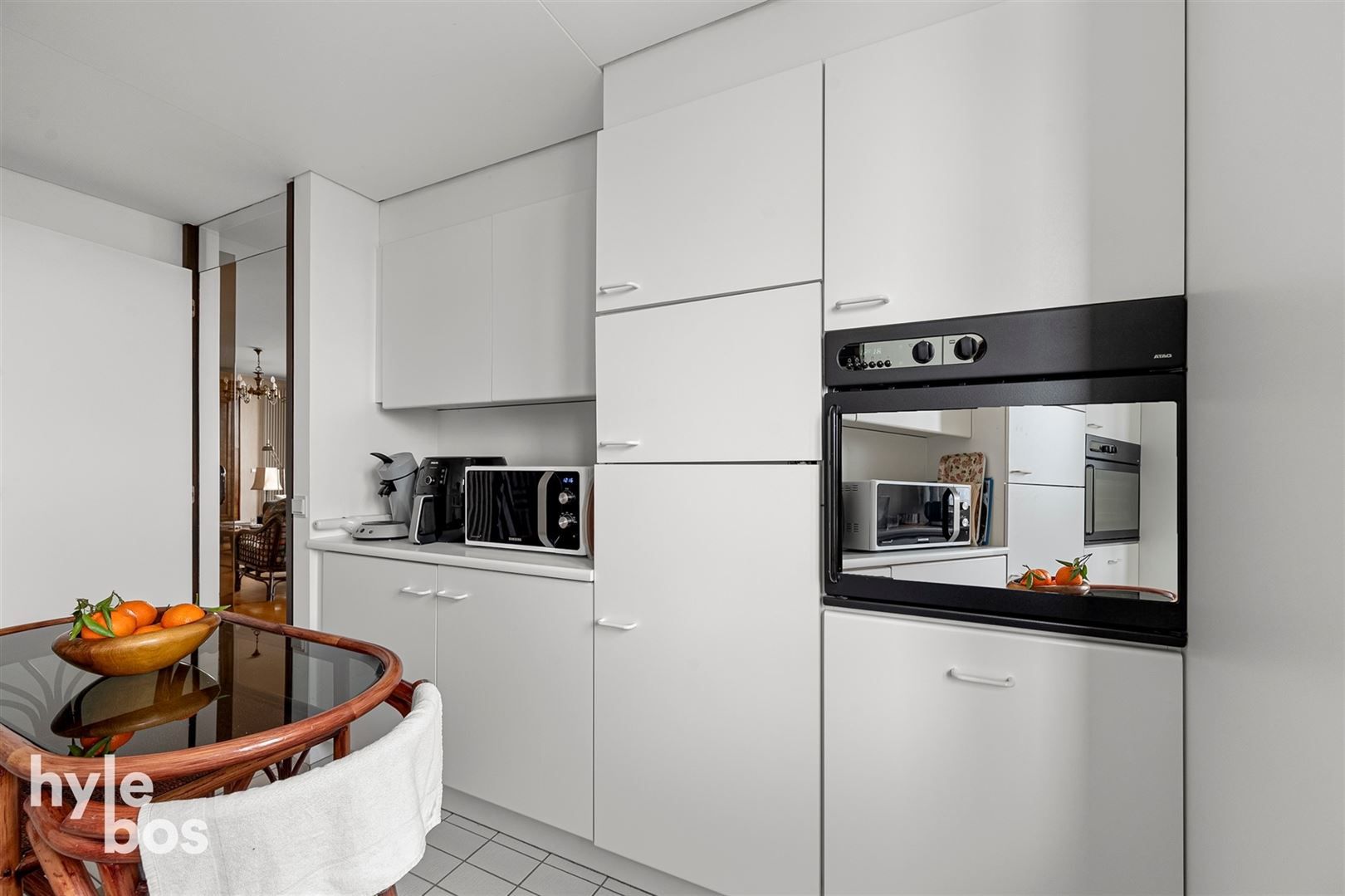 Centraal gelegen 3 slaapkamer appartement met parking foto 15