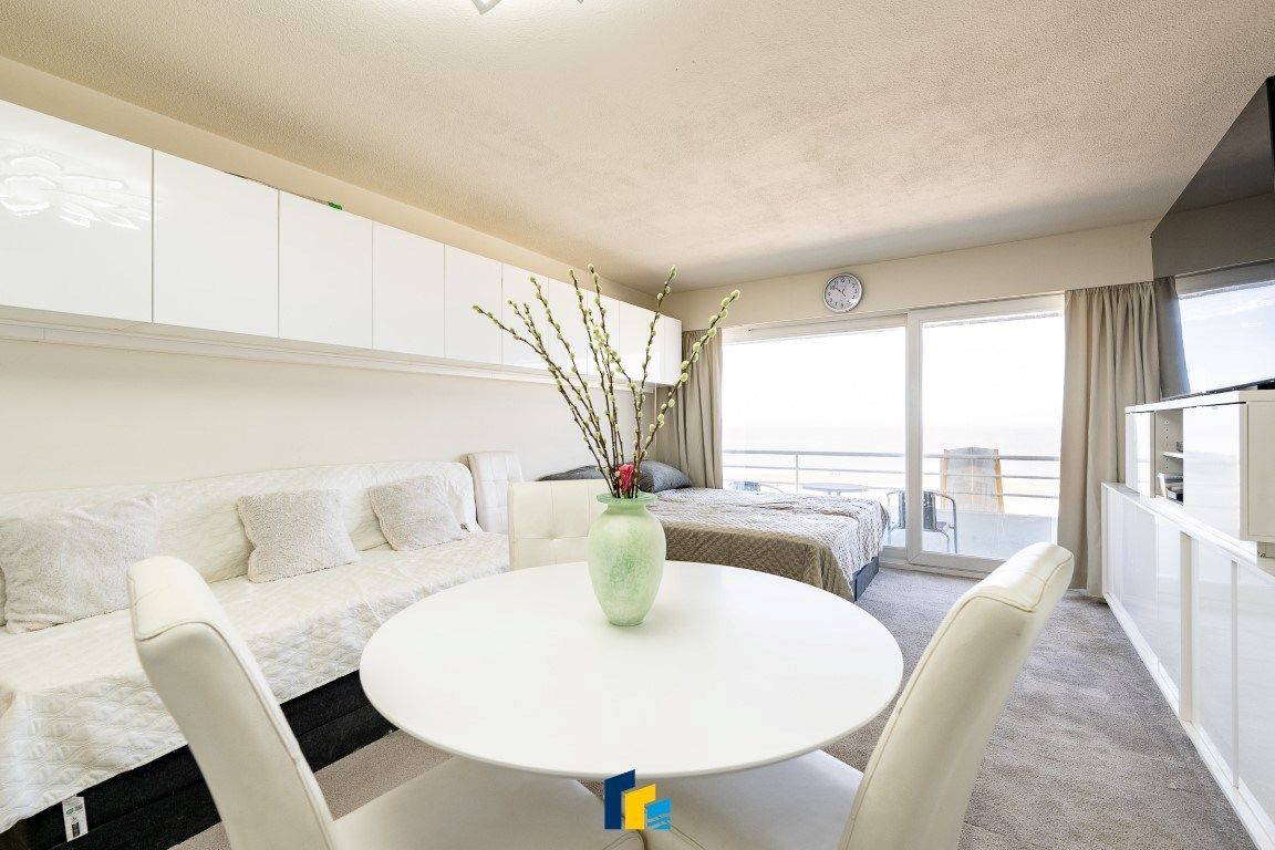Prachtig vernieuwde studio met zeezicht op toplocatie foto {{pictureIndex}}