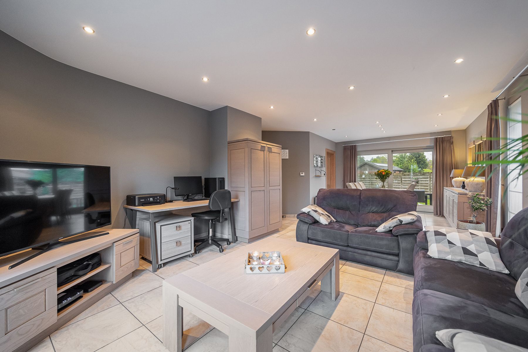 Woning met 2 slaapkamers en garage op 557 m2 grond foto 10