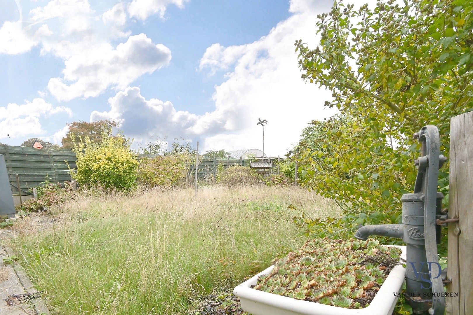 Degelijke eigendom in rustige wijk foto 25
