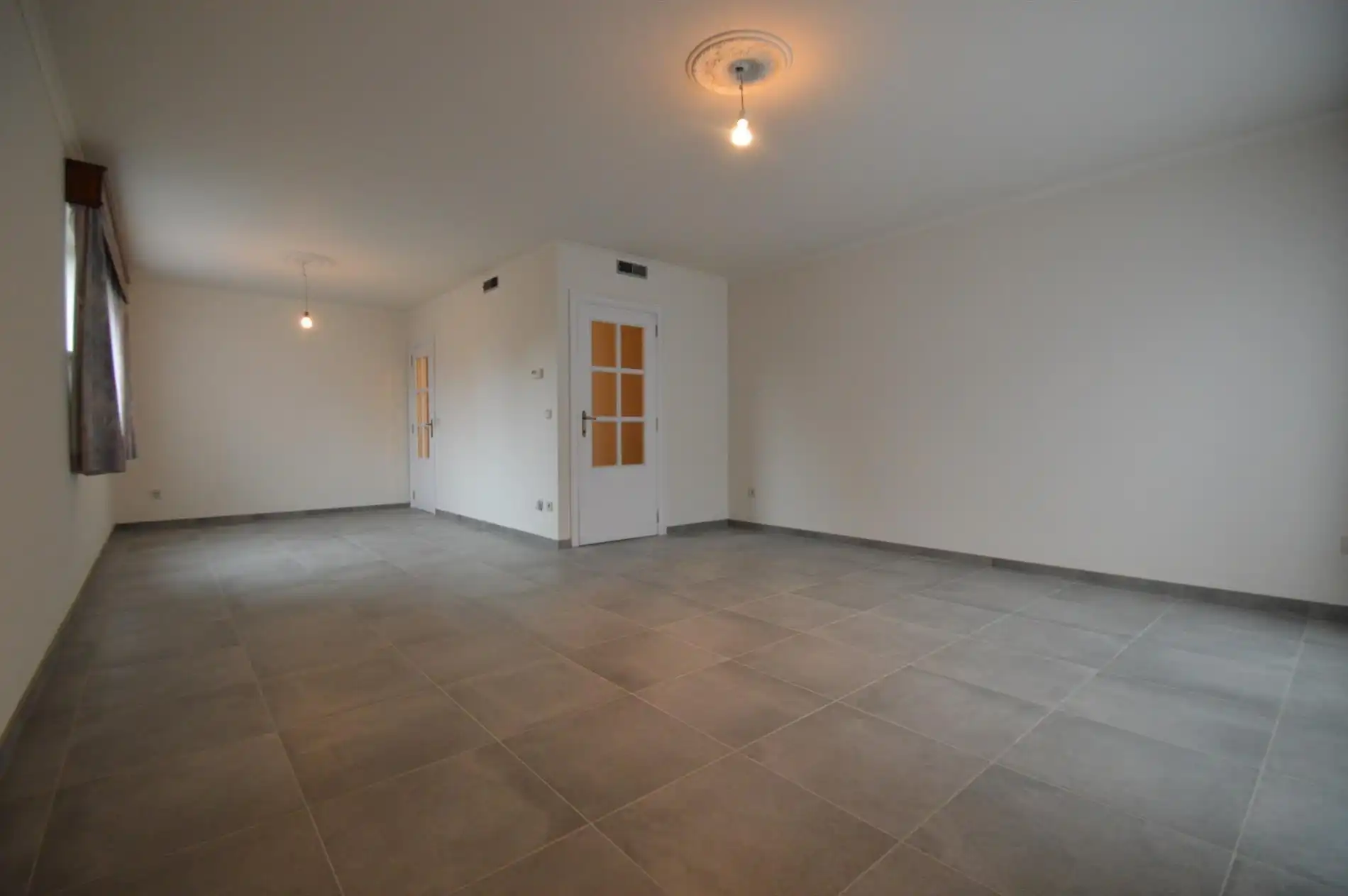 Degelijk en netjes gerenoveerd gelijkvloersappartement met 2 slaapkamers, terras en garage foto 6