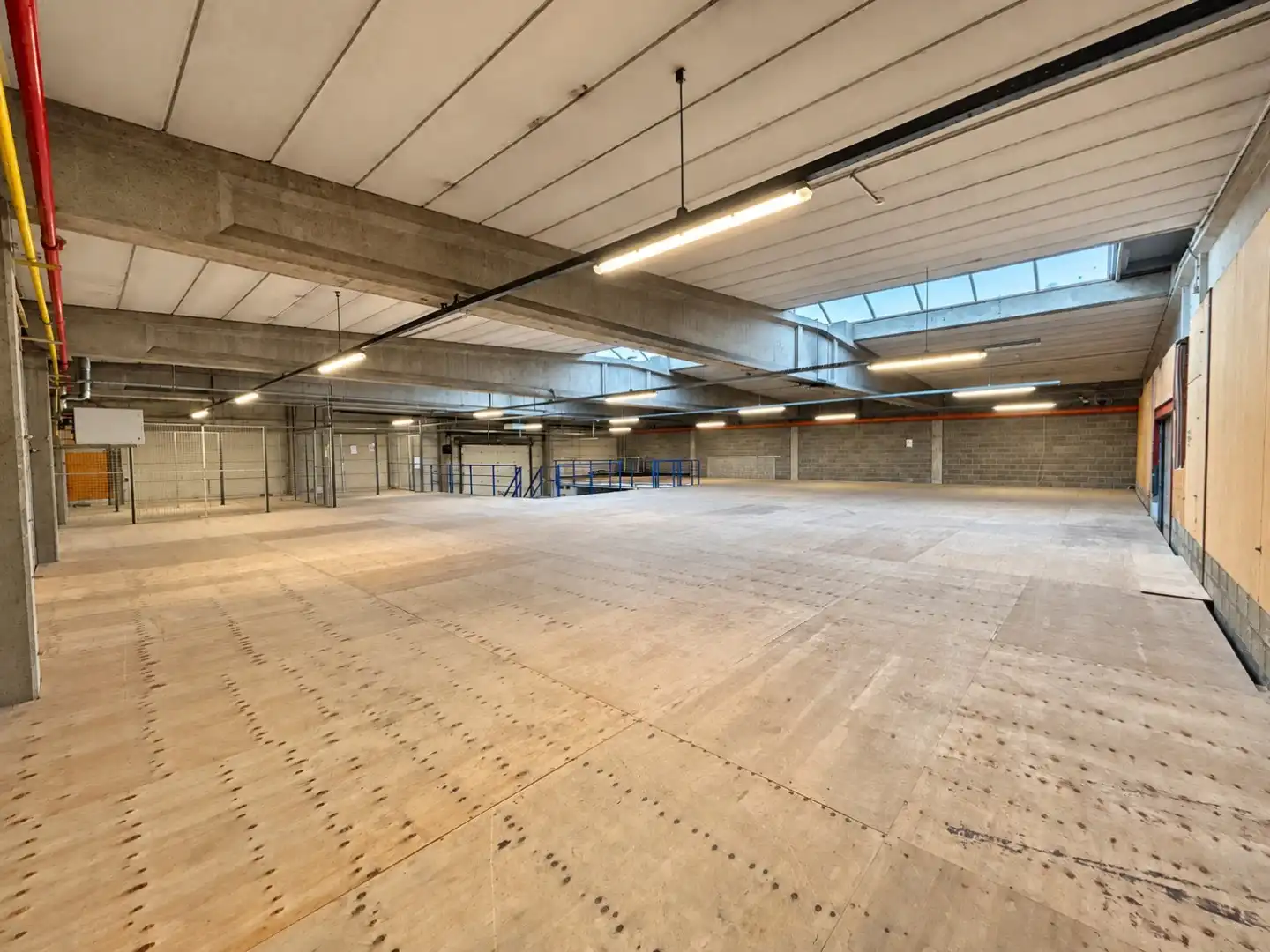 Magazijn met mezzanine te huur nabij A12 en E19 in Aartselaar Business Estate foto 11