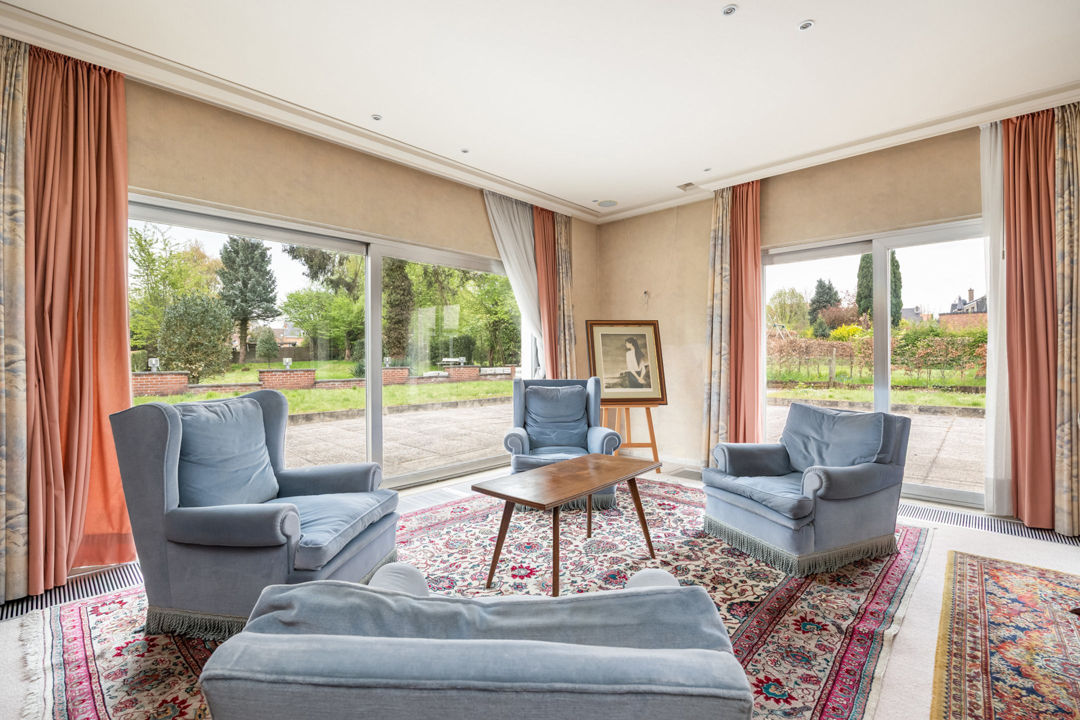 Uitzonderlijk groot gebouw met appartement en handelsruimte foto 5