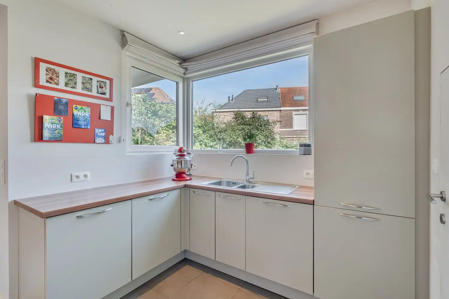 Karaktervolle gezinswoning met 4 slaapkamers in de gegeerde Matadiwijk foto 10