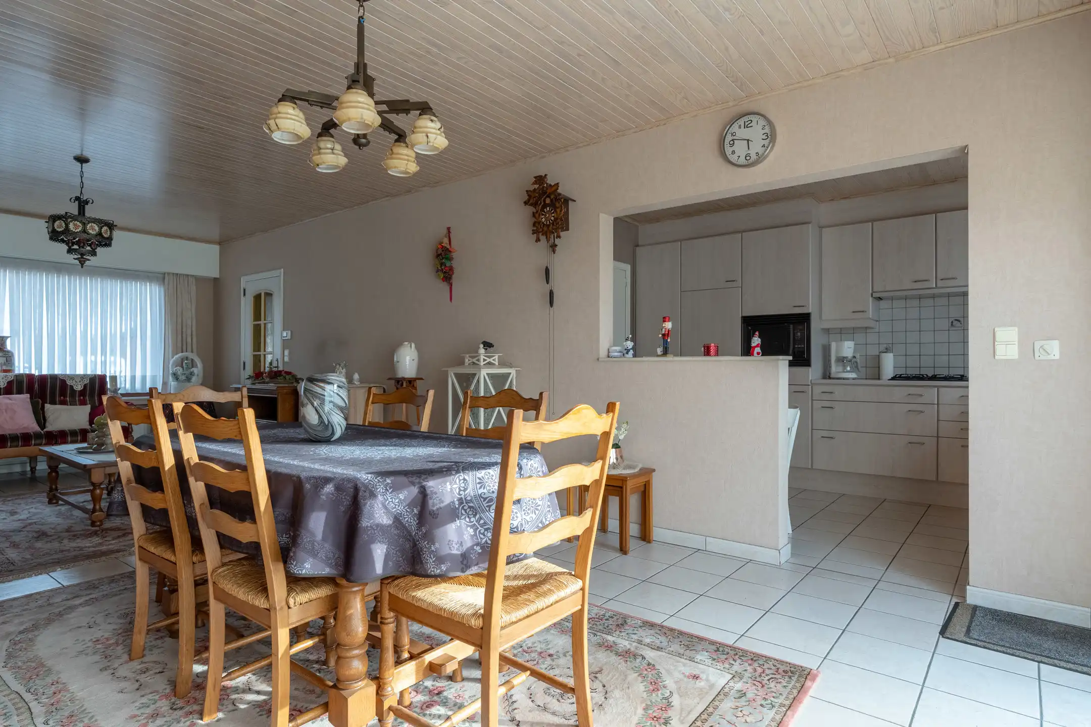 Zeer gunstig gelegen woning met 3 slpks en dubbele garage foto 9