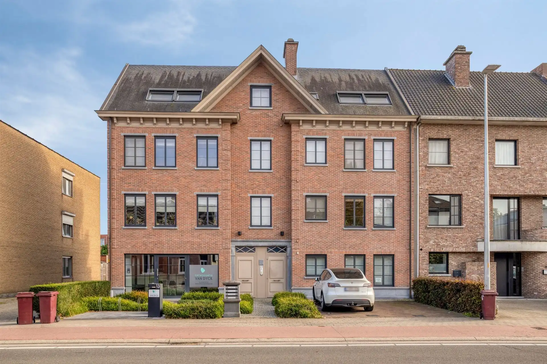 Instapklaar appartement met 2 slpk's, terras, garage en berging! foto {{pictureIndex}}