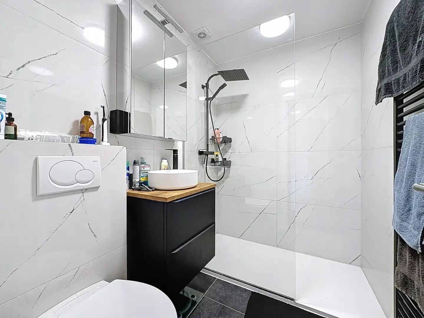 Ruim appartement met private tuin. foto 8