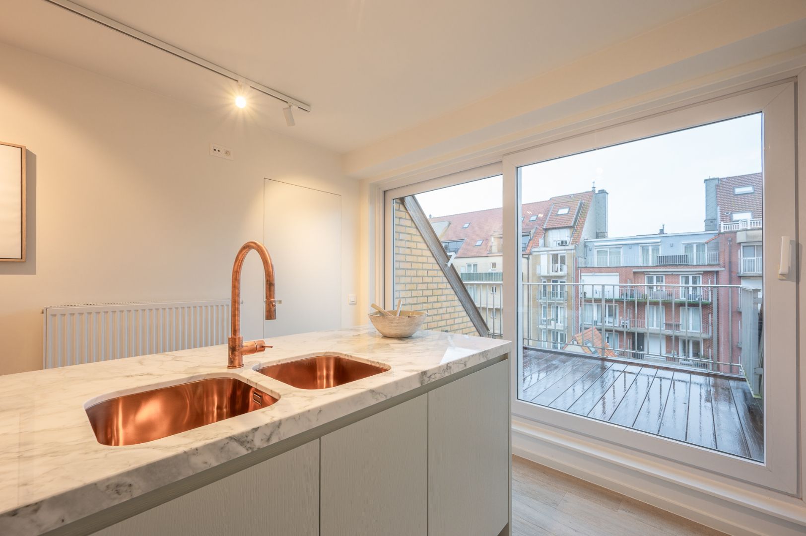 Gerenoveerd duplex appartement met 3 slaapkamers foto 8