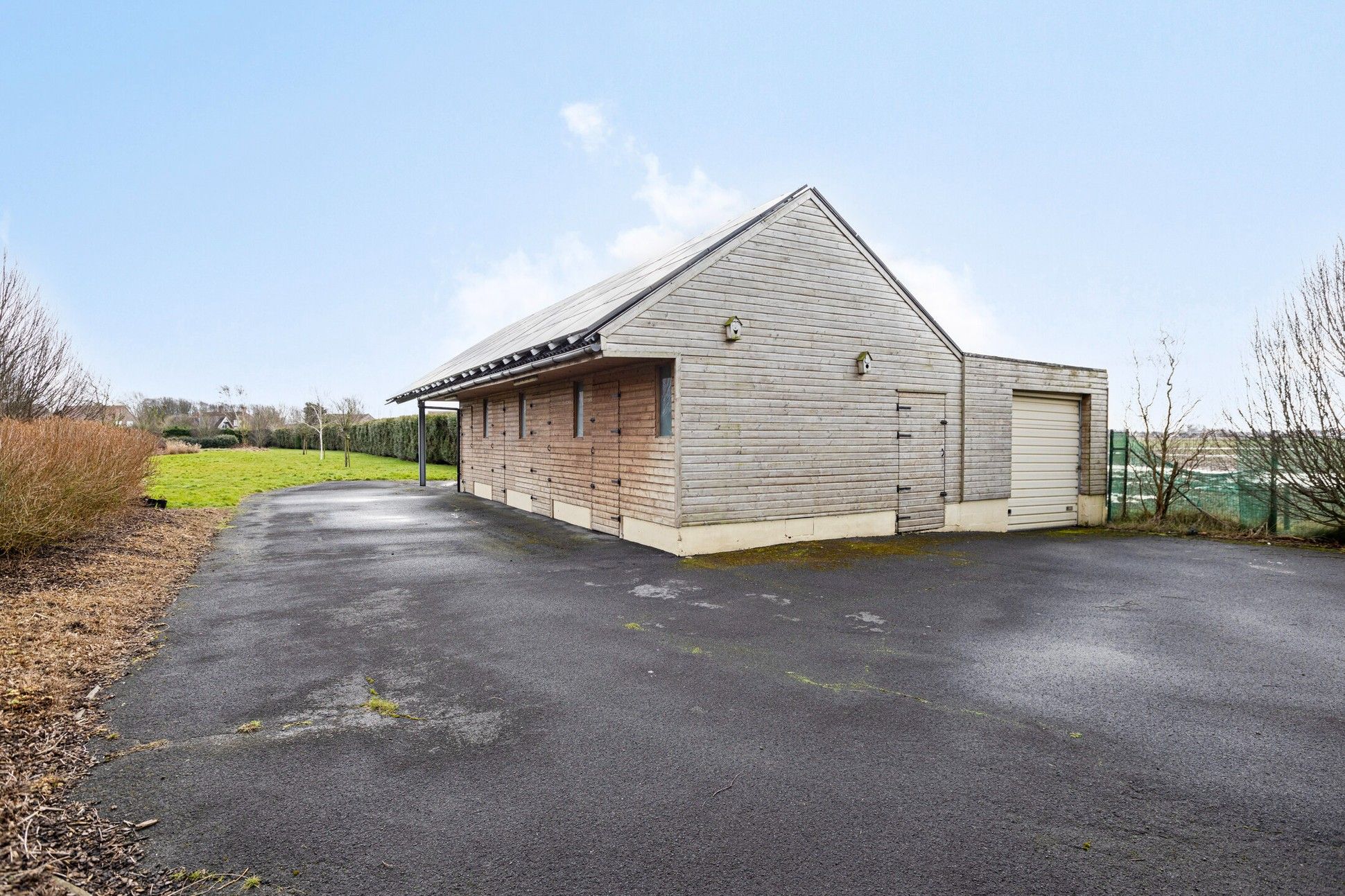 Unieke villa op een groot grondstuk met een binnenzwembad te koop nabij het centrum van De Haan. foto 49