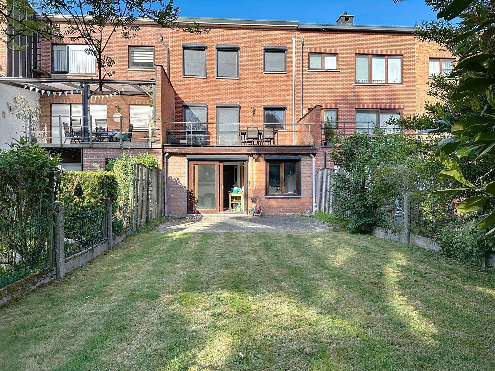 Centraal gelegen beletage met uitbouw en terras aan leefruimte foto 17