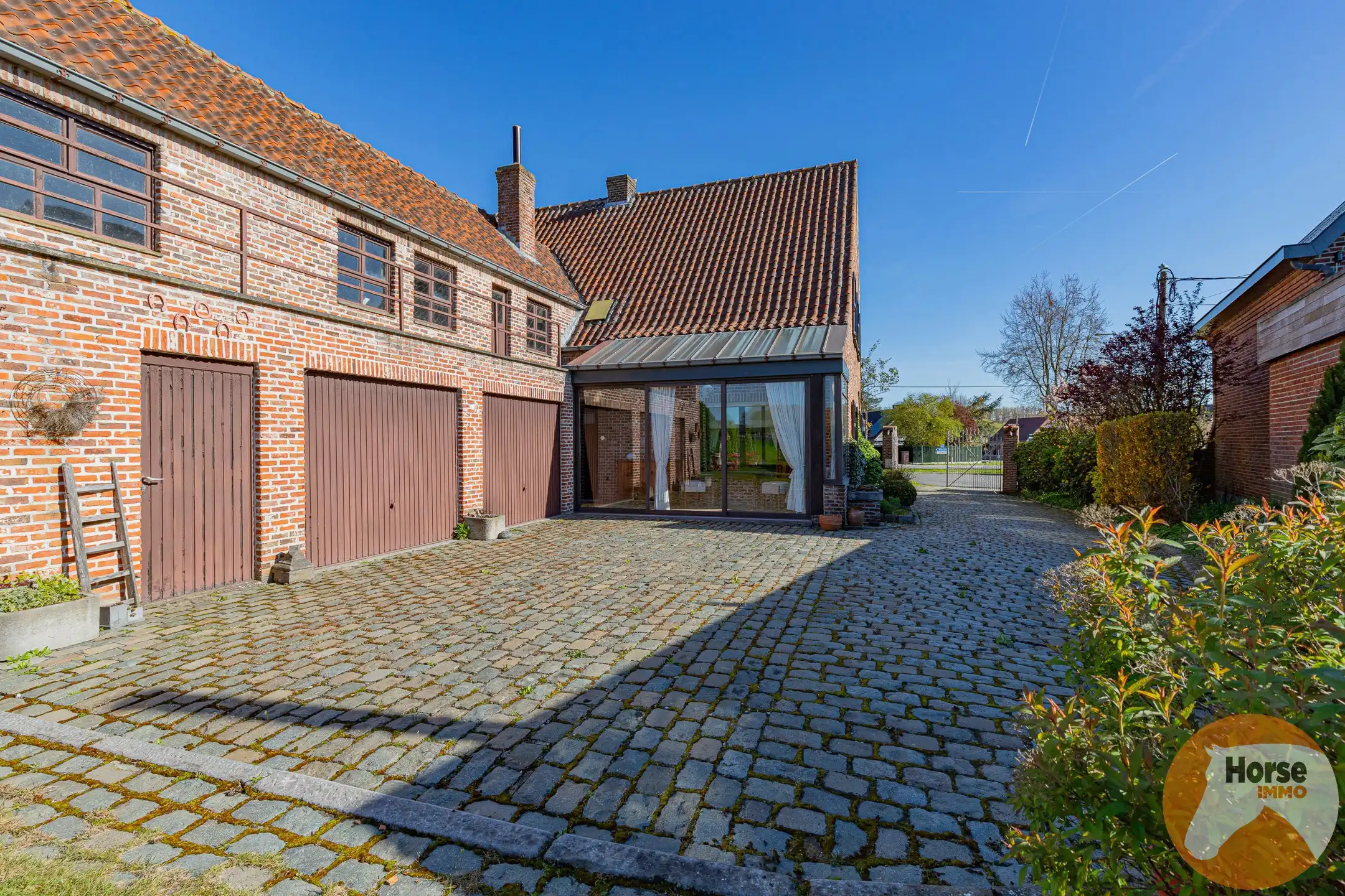 ERONDEGEM - Verzorgde 4-gevelwoning met achterliggende weide foto 5