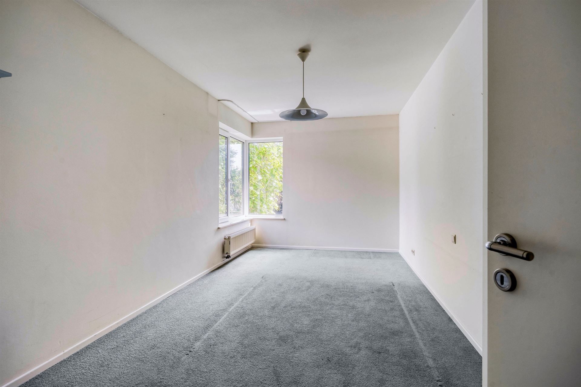 Prachtige moderne villa in rustige wijk foto 24