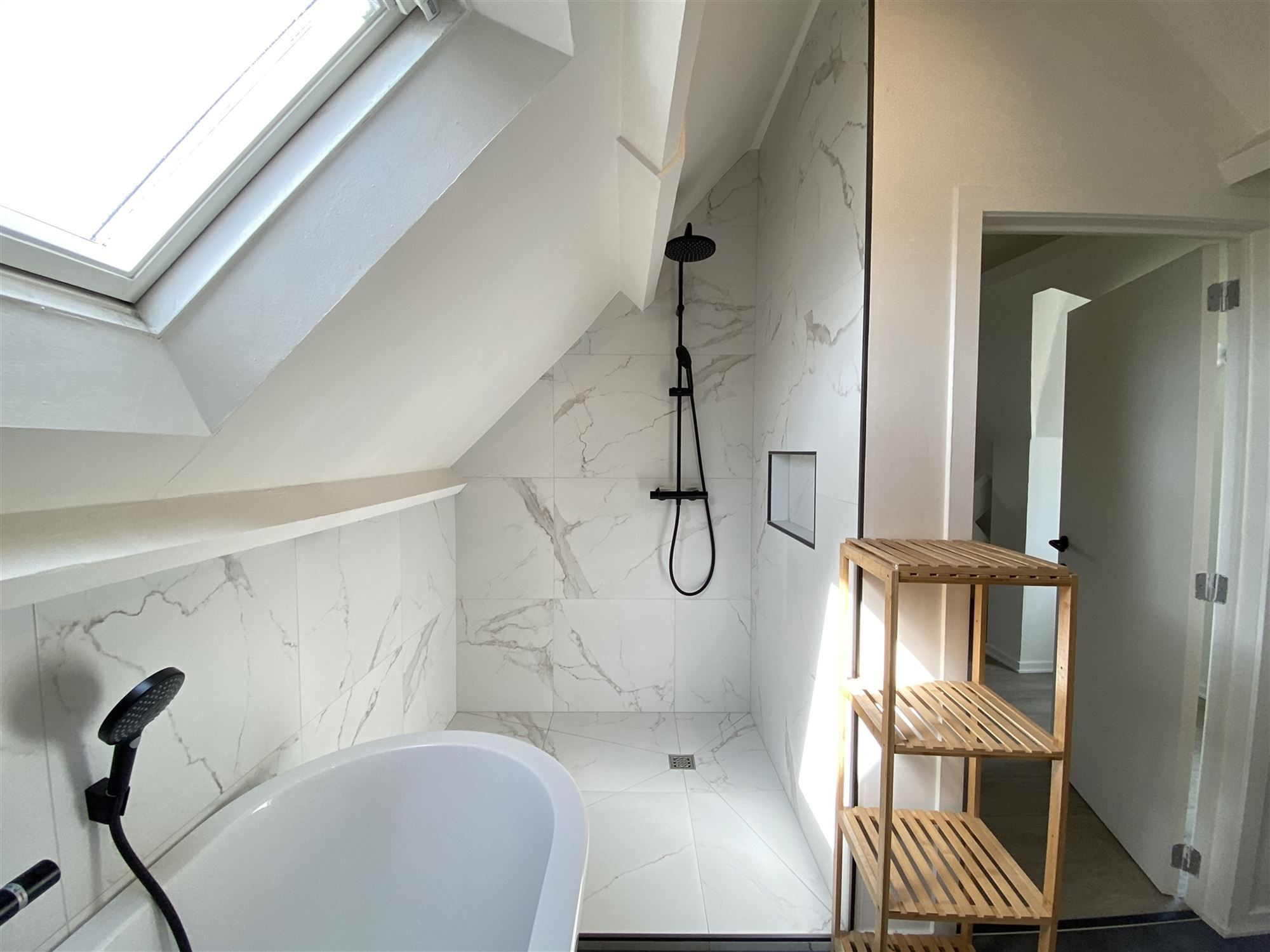 Gerenoveerde woonst met 1 slaapkamer  foto 16