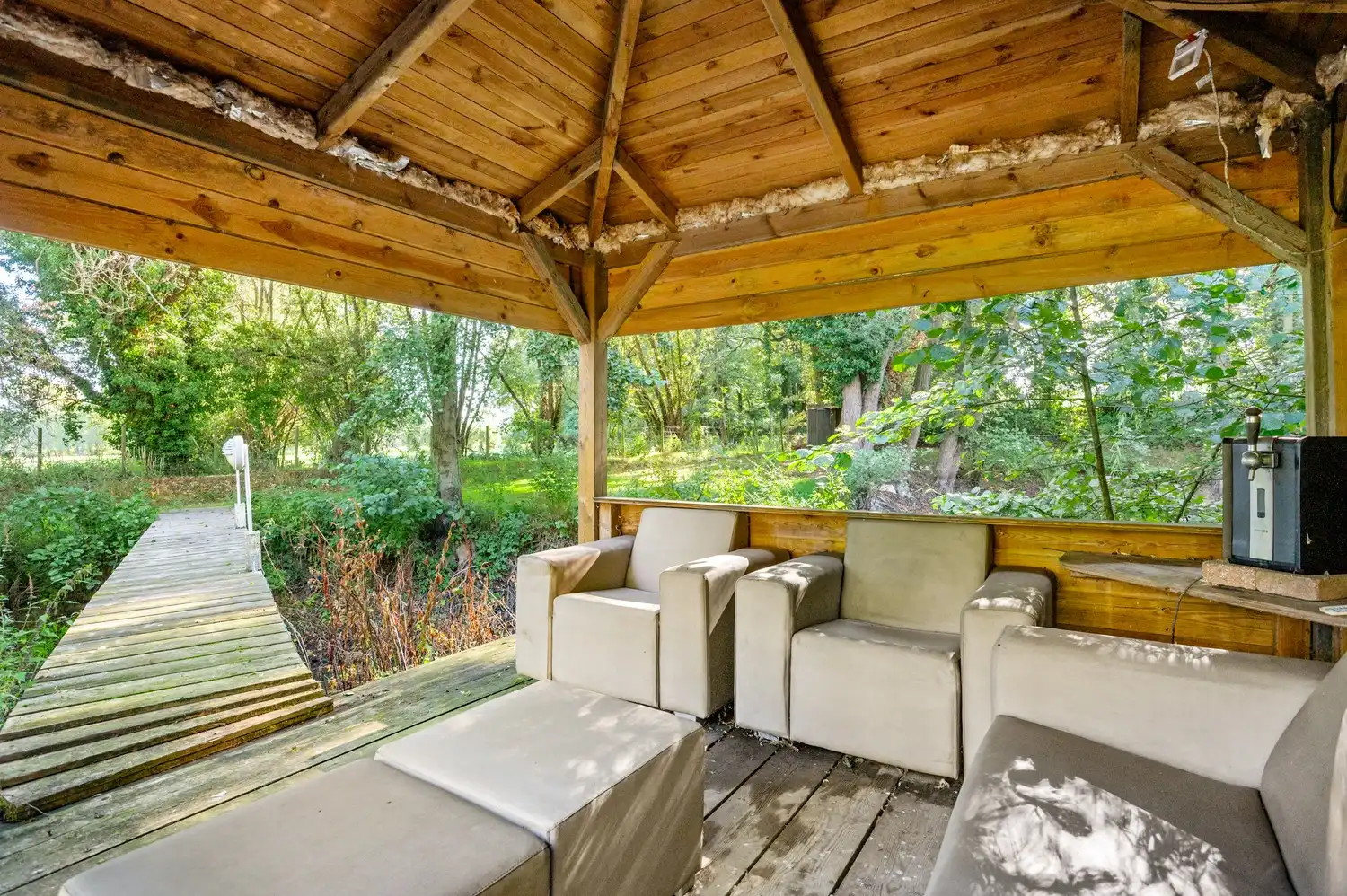 Charmante hoeve in een oase van groen foto 32