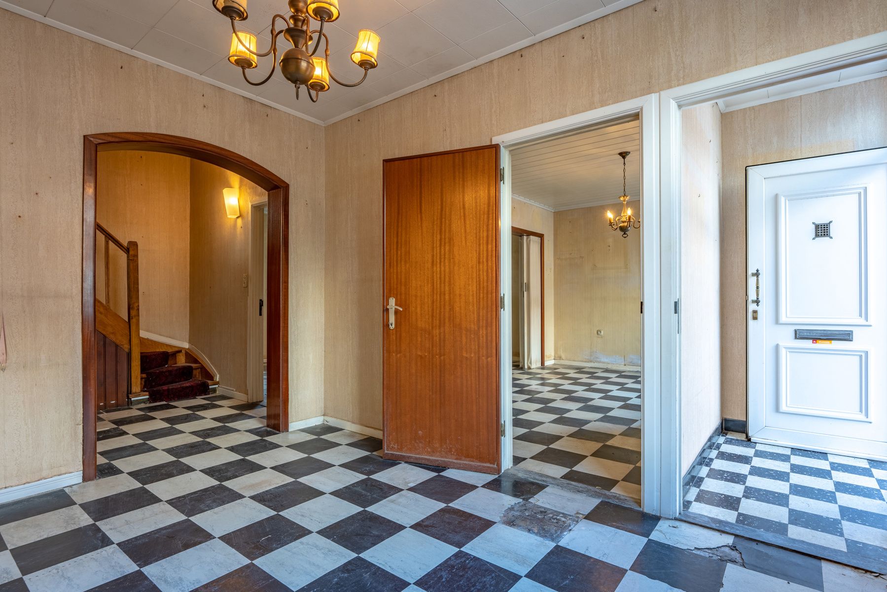 Te renoveren woning in een doodlopende straat! foto 3