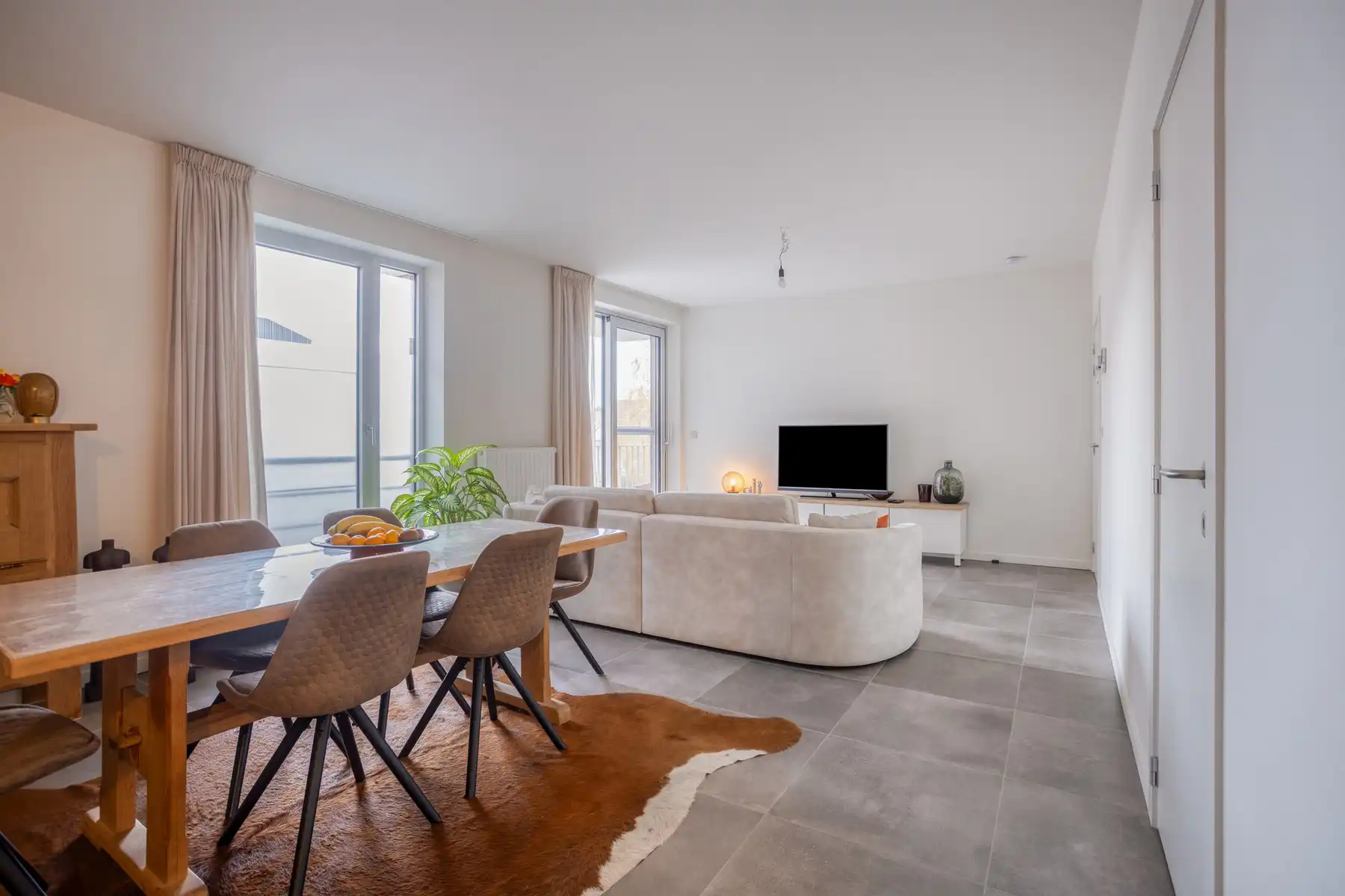 Modern appartement met twee slaapkamers en autostaanplaats nabij het centrum foto 3