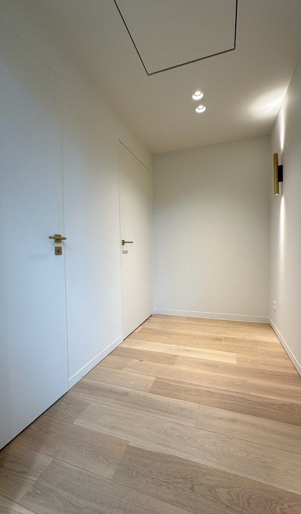 Stijlvol handelspand te huur langs Kortrijksesteenweg in Sint-Martens-Latem foto 11