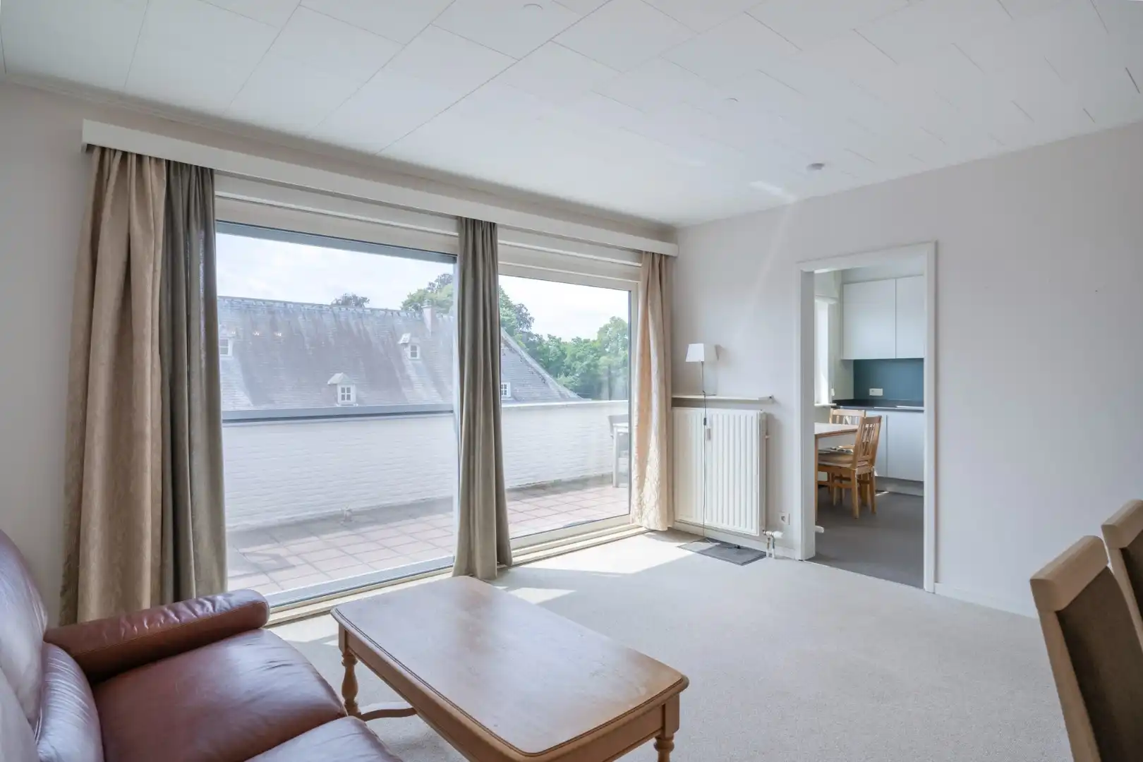 Ruim appartement op de 3° verdieping in hartje Hoeselt, met 3 slaapkamers, garage en prachtig terras met panoramisch uitzicht.  foto 6