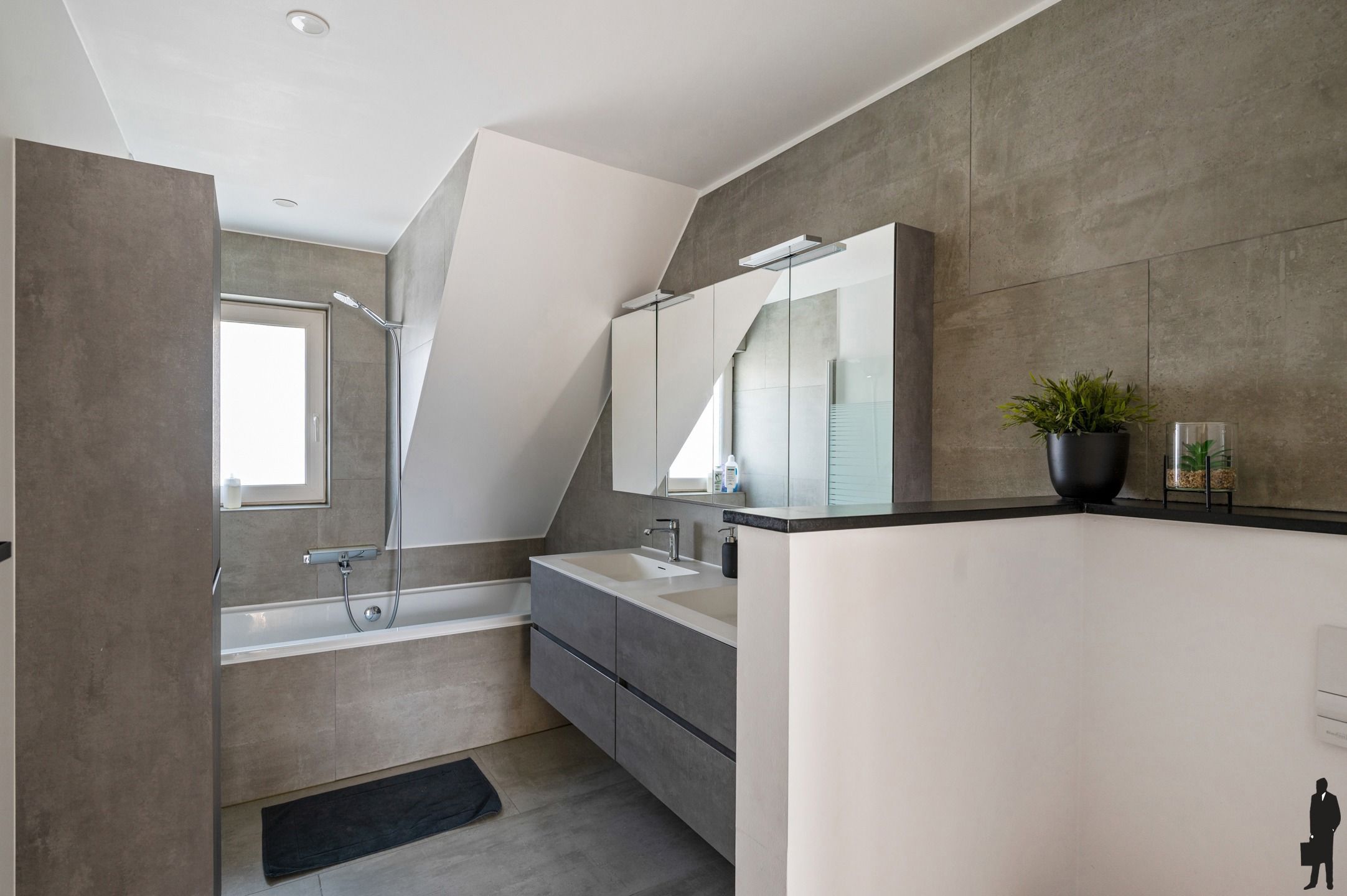 Welgelegen gerenoveerde woning met 3 slpks, 2 badks en tuin foto 20