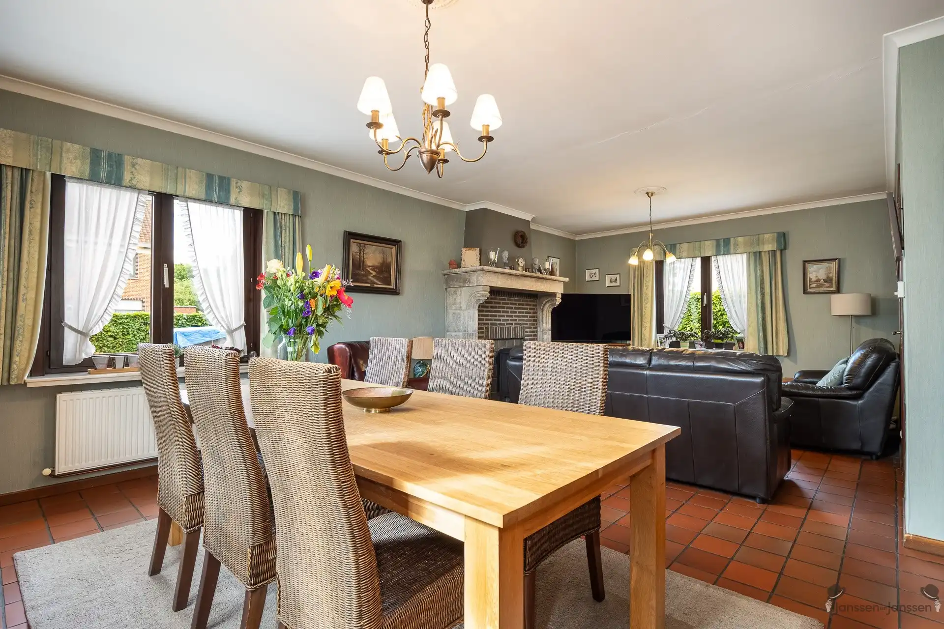 Verzorgde woning met grote tuin foto 14
