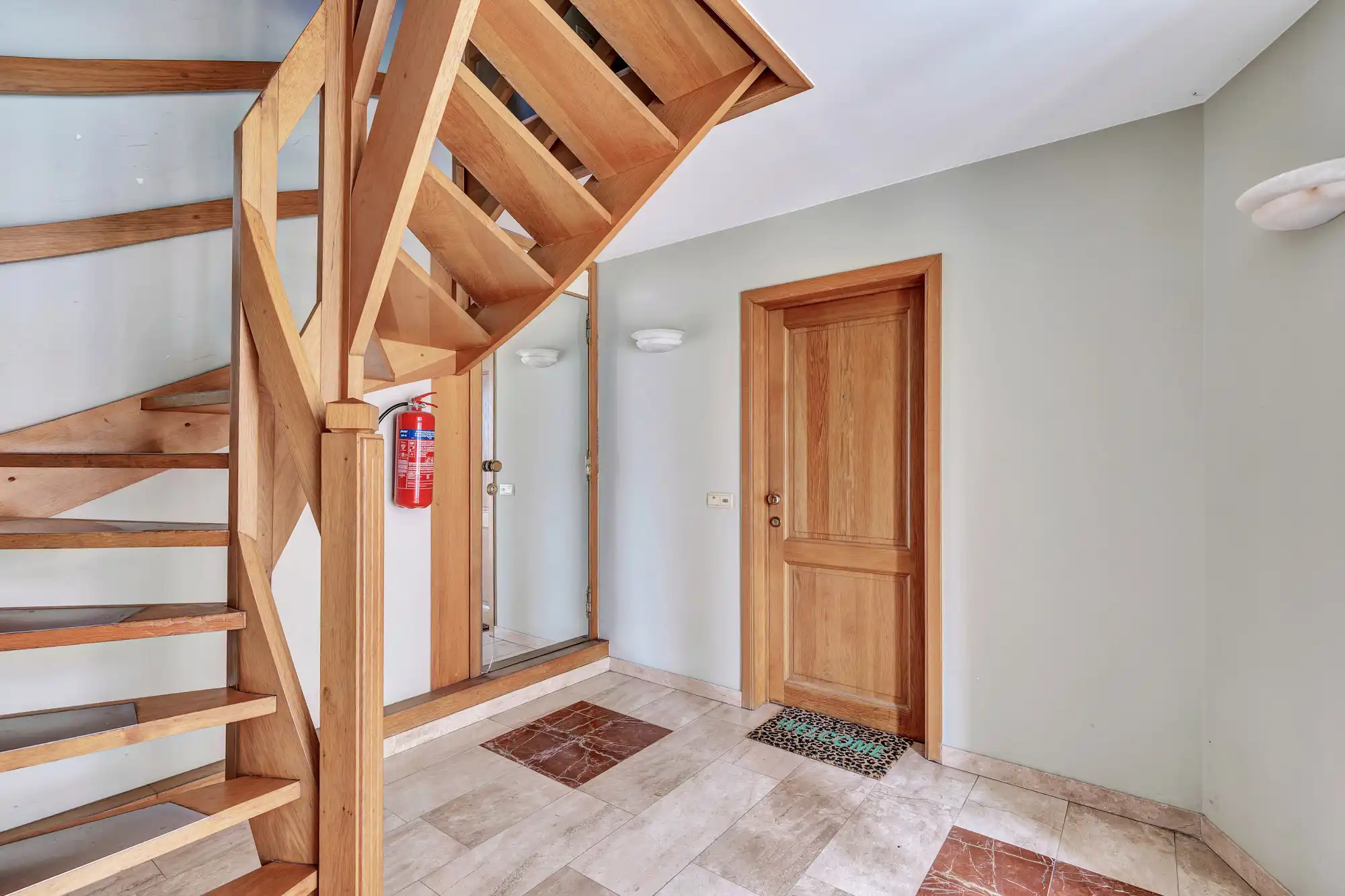 Ruim gelijkvloers appartement met tuin en garage in Deinze foto 2