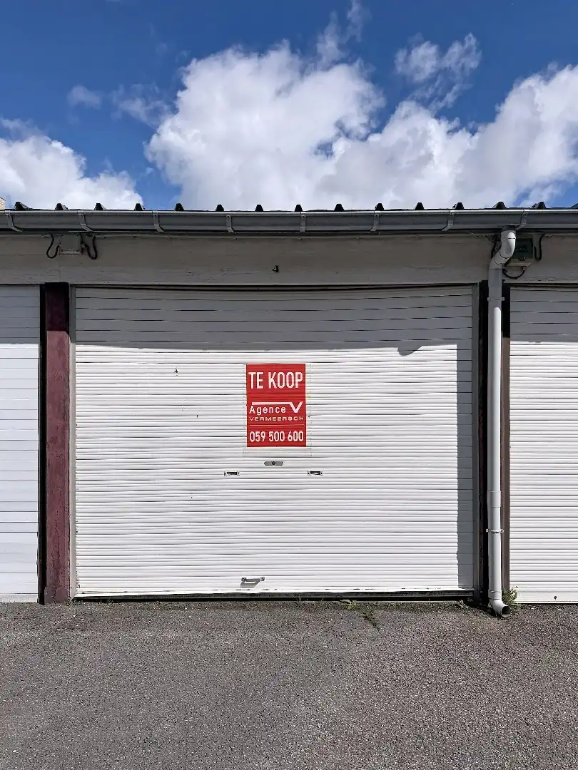 Gunstig gelegen ruime garagebox op wandelafstand van zee.  foto 3