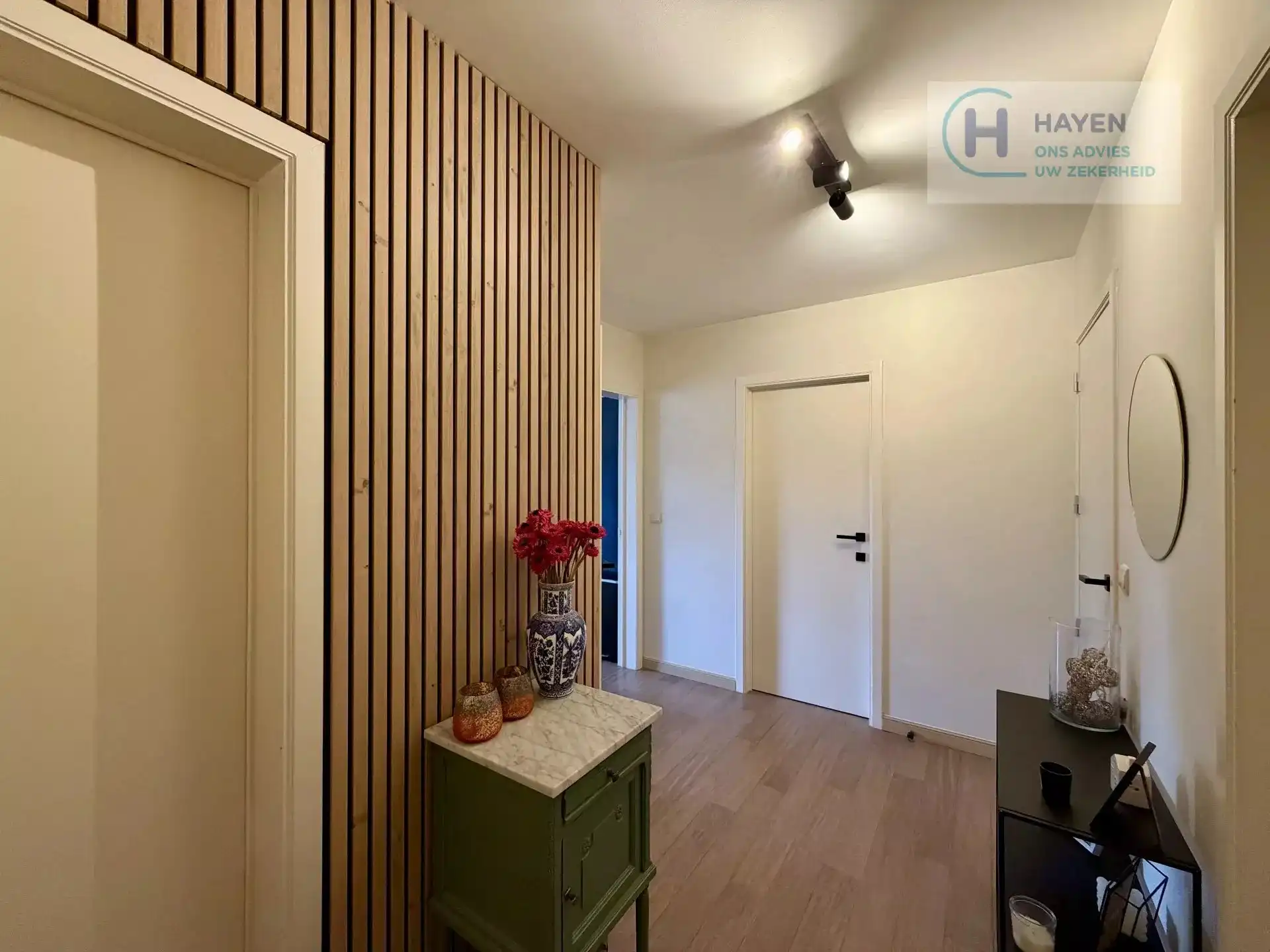 Instapklaar appartement met 2 slaapkamers en bovengrondse garage in hartje Kermt foto 16