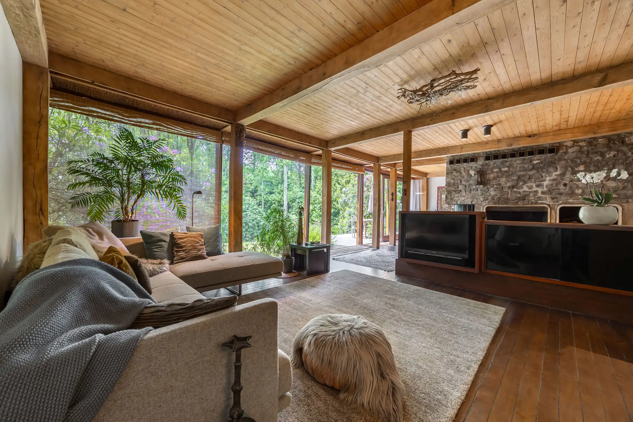 Architecturale woning in het groen met veel licht foto 5