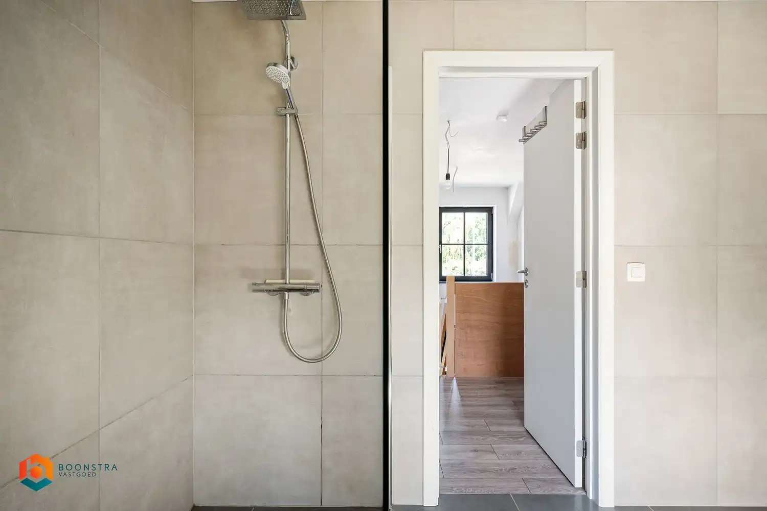 Energiezuinige villa met praktijkruimte en 4 slpkrs foto 15