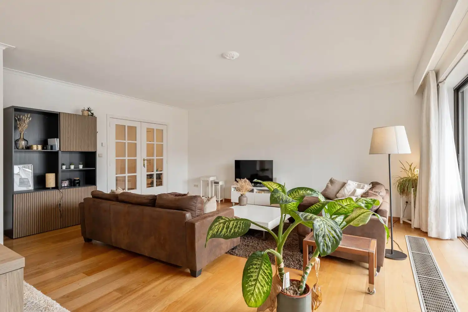 Ruim (141m²) 3-slaapkamerappartement met staanplaats, kelder én twee grote terrassen foto 5