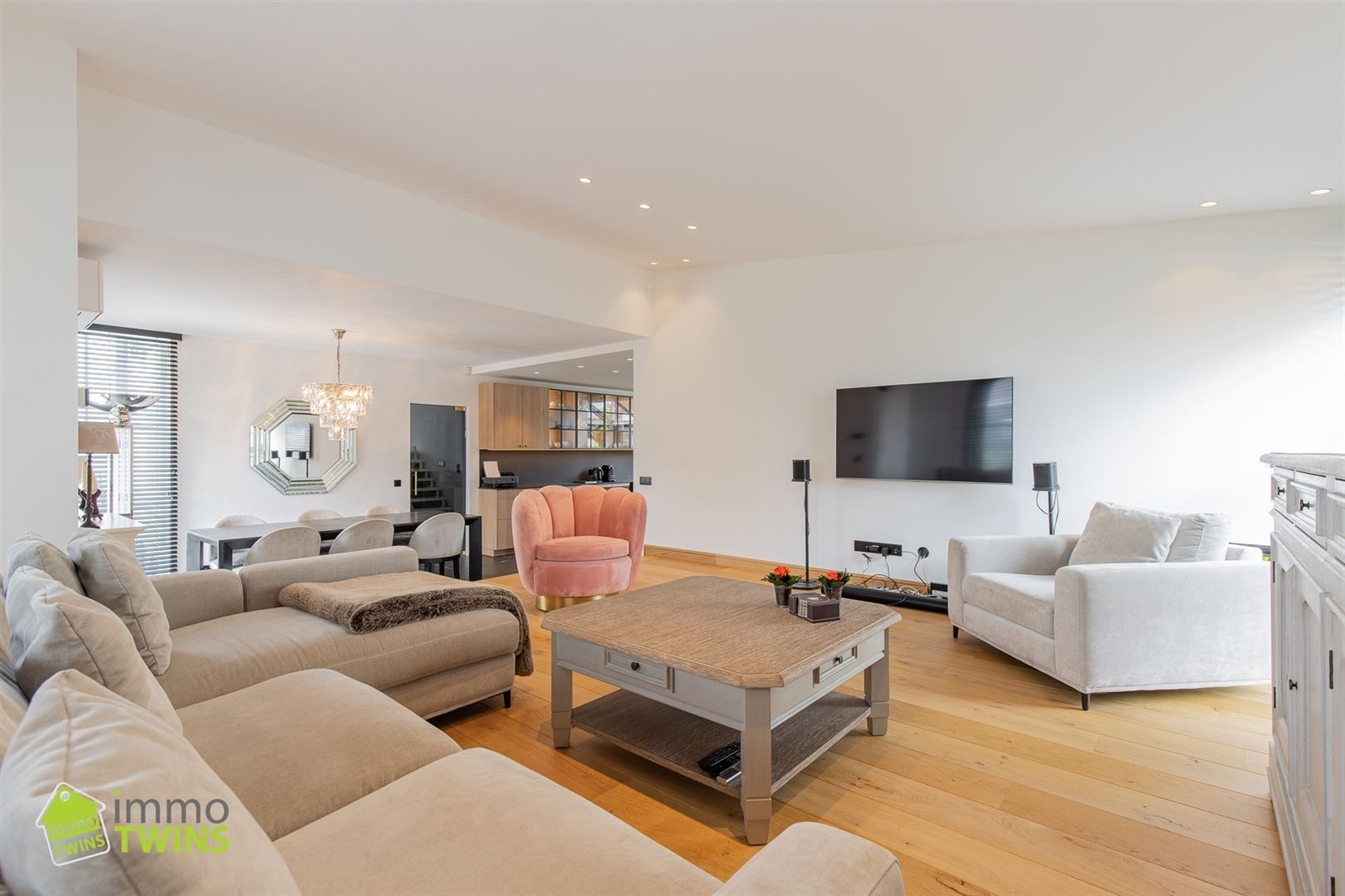 Ruime Vrijstaande Woning met 4 slpks foto 7