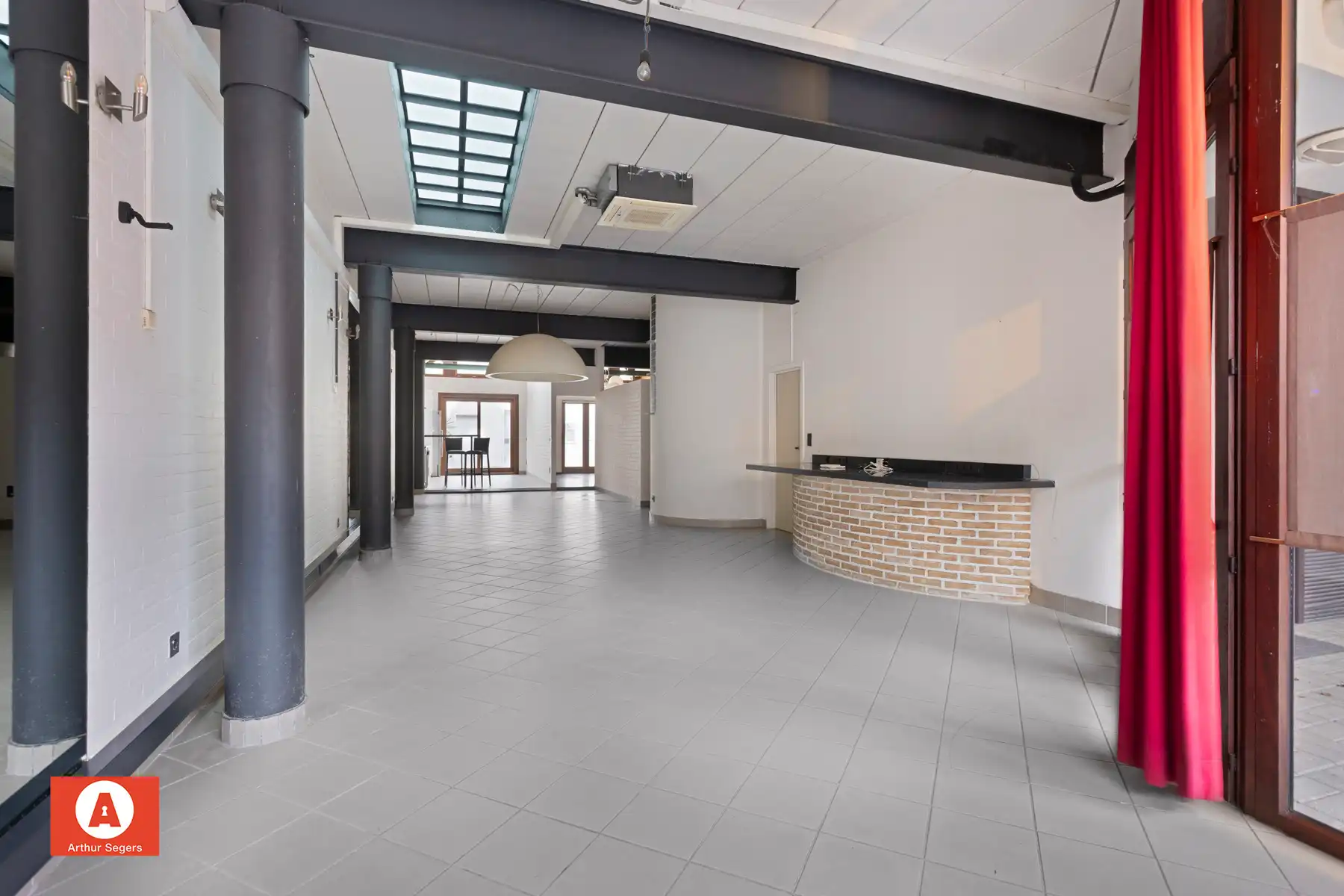 Energiezuinig gelijkvloers app: 116 m², pal bij het centrum. foto 3