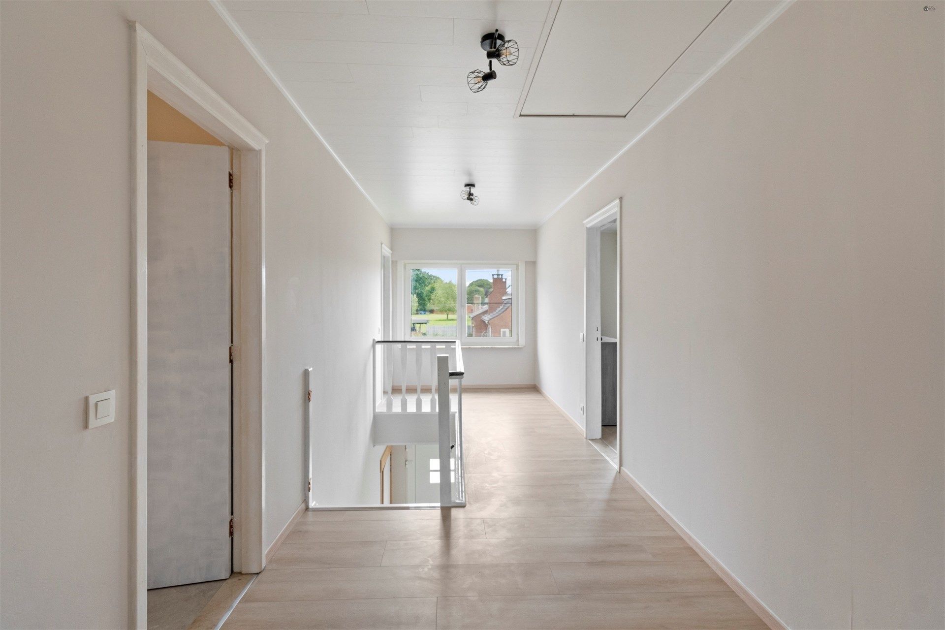 Open bebouwing met 5 slaapkamers op 2.561m² grond foto 19