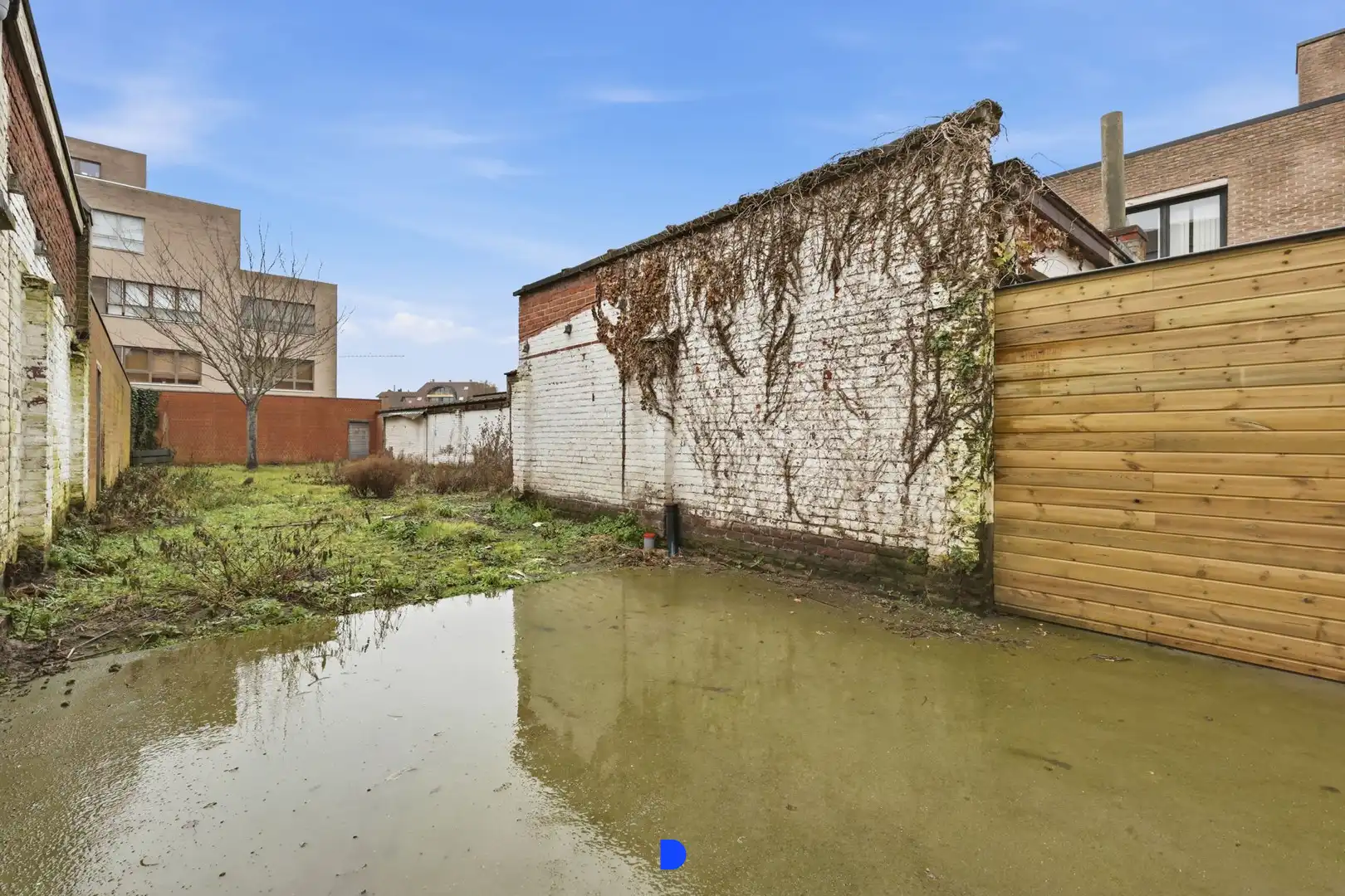 Stijlvol gerenoveerde woning met lichtrijke leefruimtes en tuin foto 22