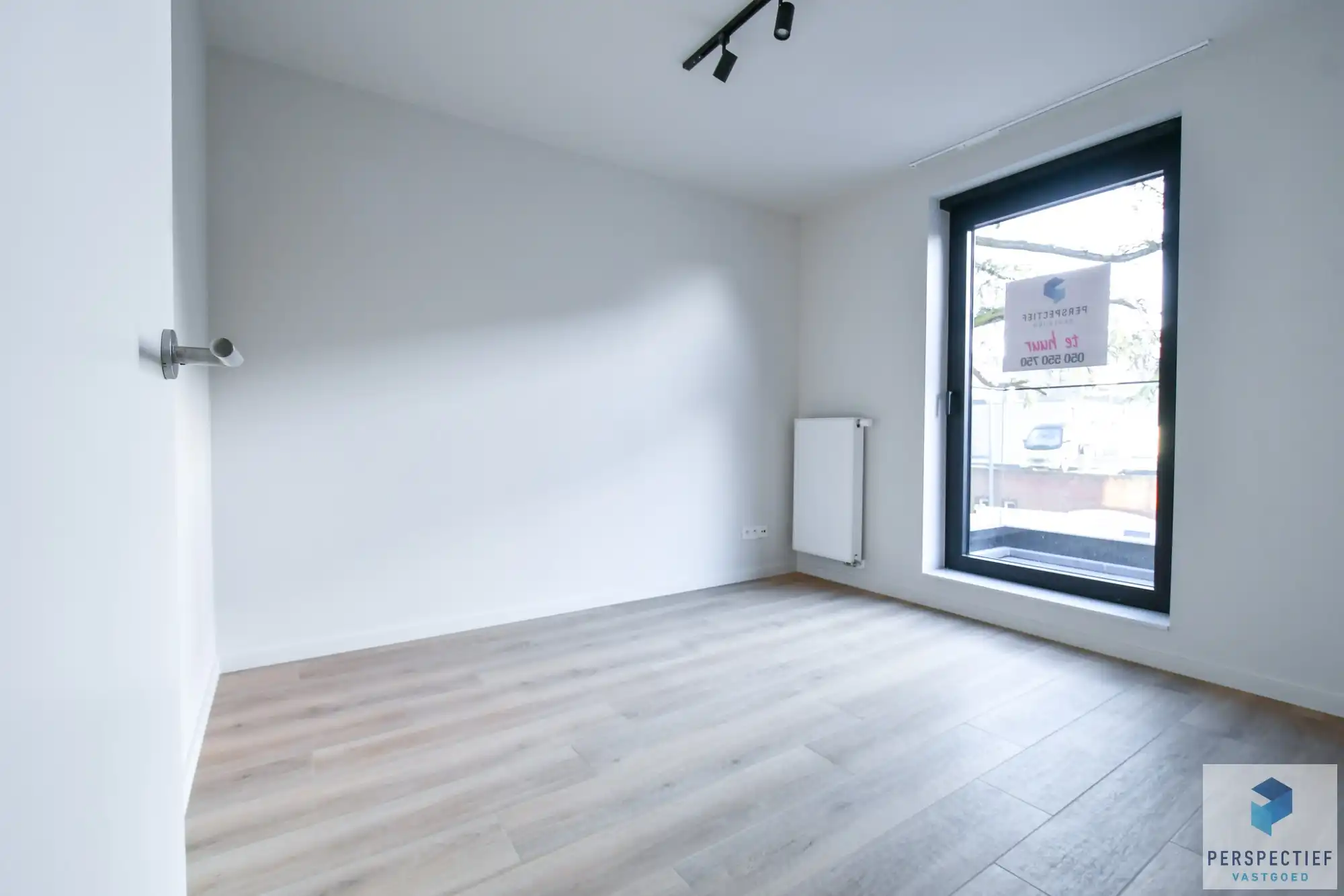 BEZOEKMOMENT WOENSDAG 10/06 VAN 16U30 TOT 18U | RECENT ENERGIEZUINIG APPARTEMENT met TERRAS & AUTOSTAANPLAATS foto 12