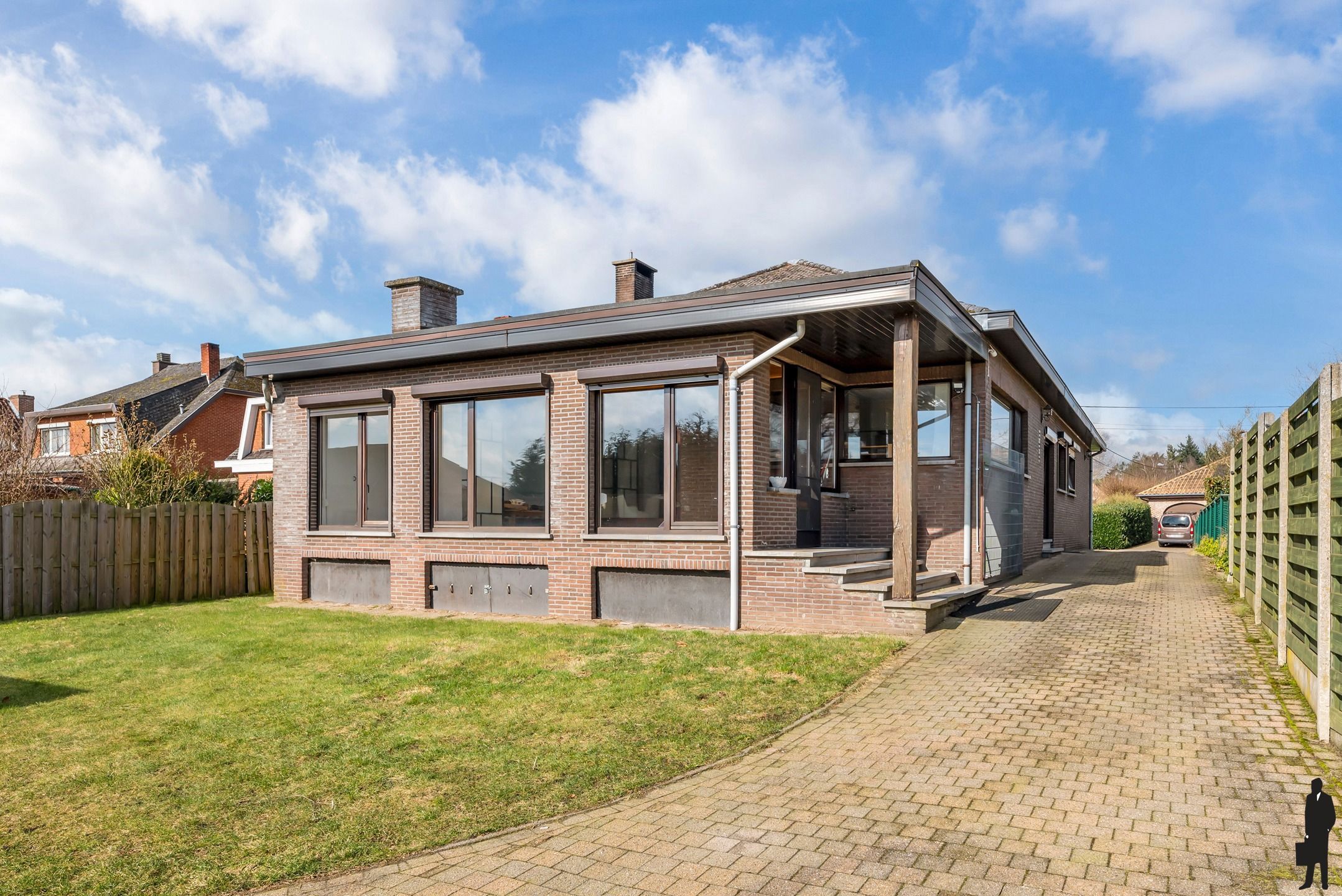 Karakteristieke woning met 3 à 4 slpks en zuidtuin op 943m² foto {{pictureIndex}}