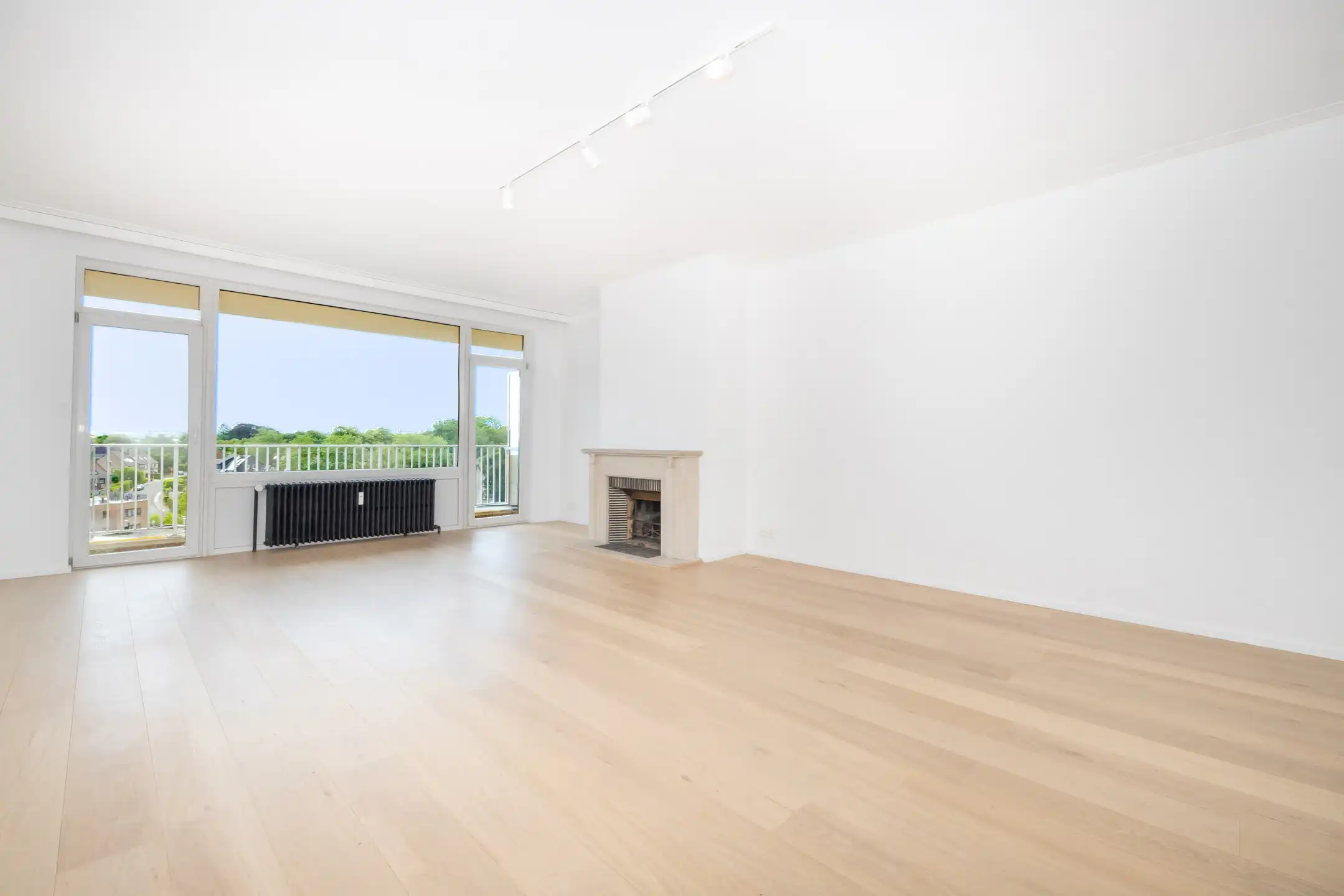 Prachtig gerenoveerd 2slpk appartement, parking en kelder foto 5