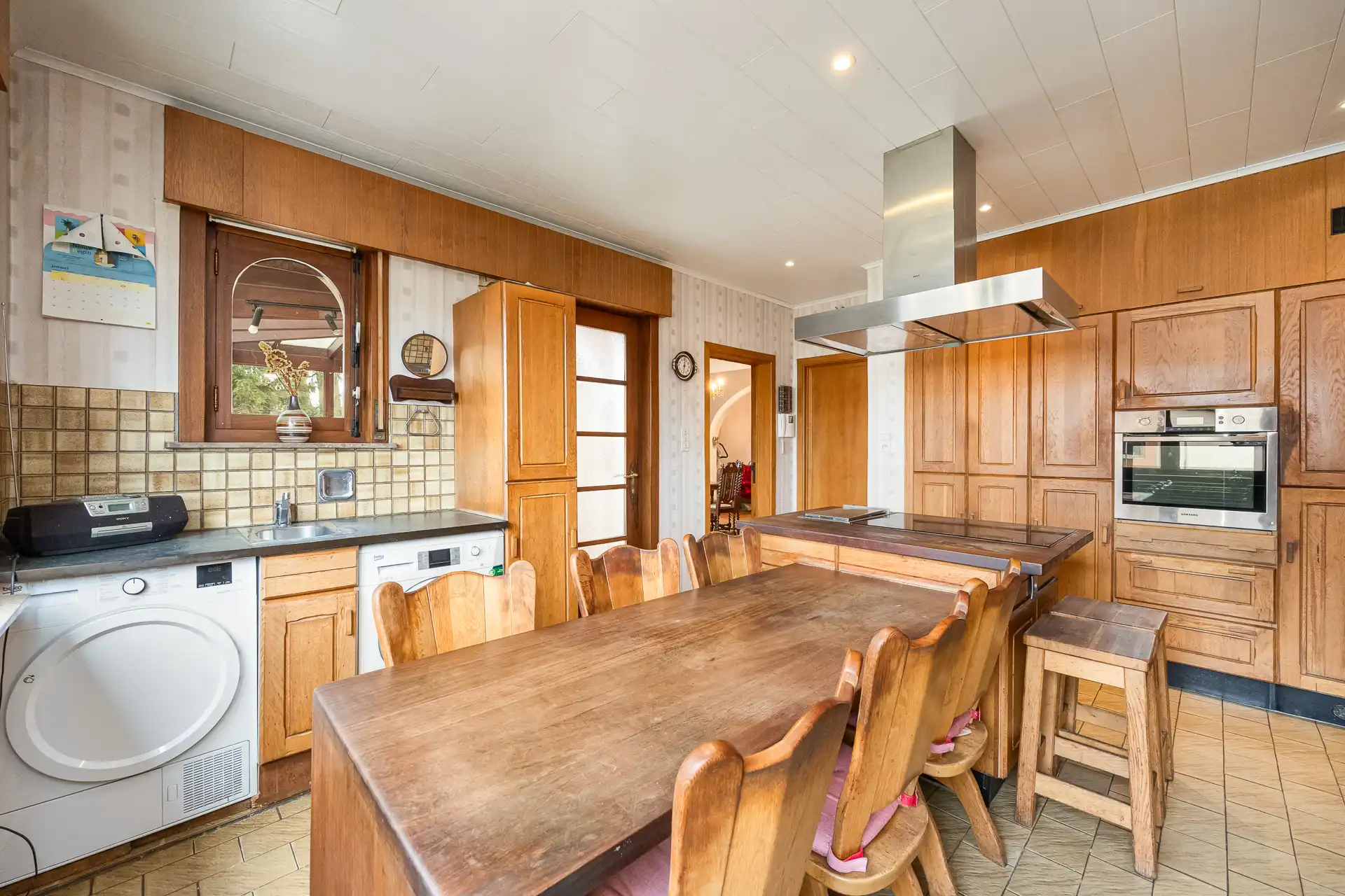 Ruime villa met garage en zwembad + bouwgrond + 2 magazijnen foto 40