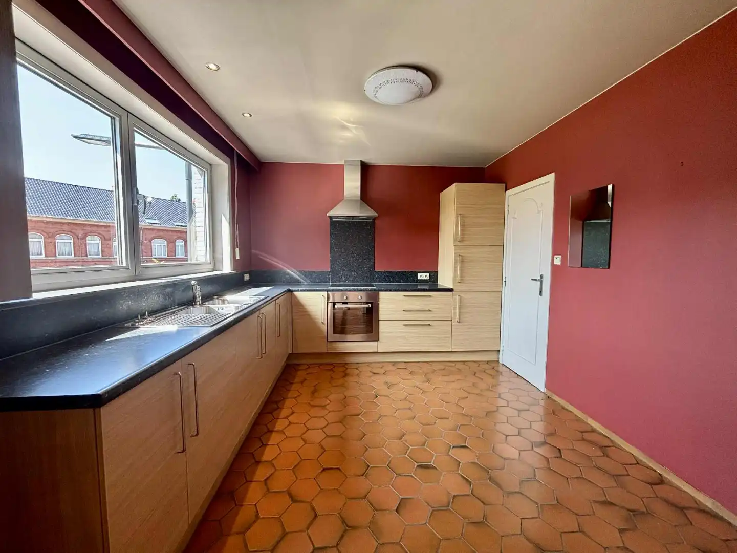 Uniek polyvalent pand in het centrum van Langemark. foto 9